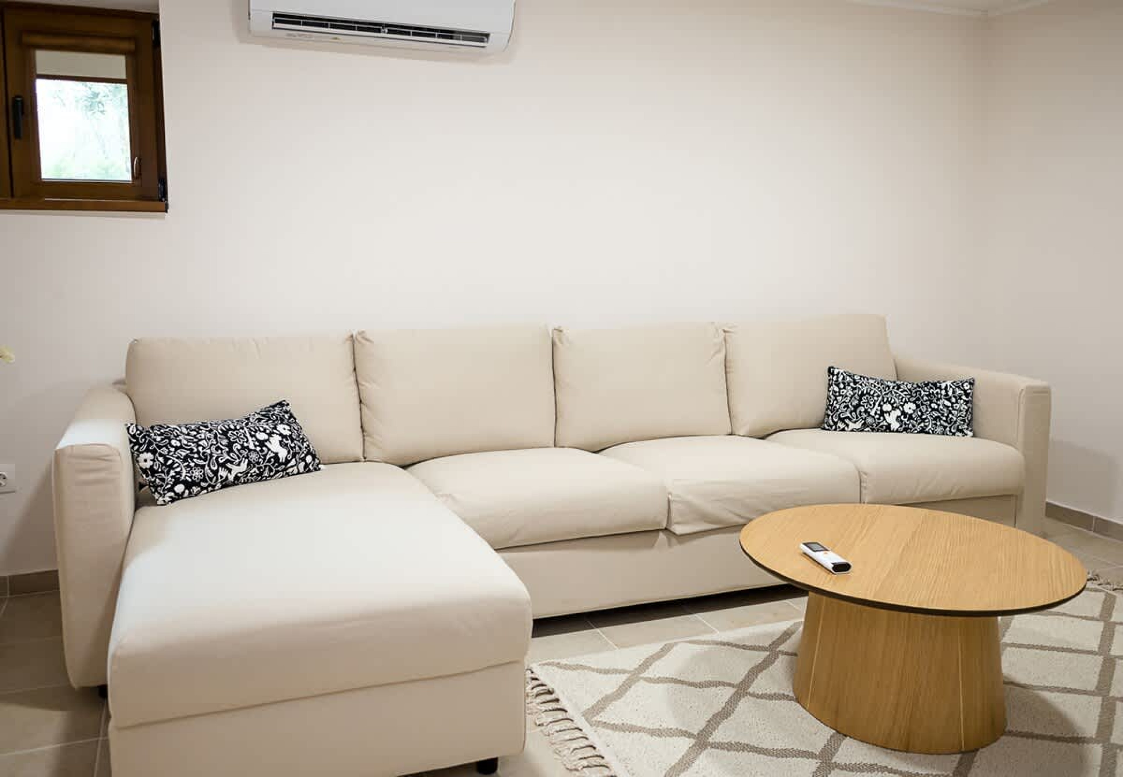 Scoutaround White Logo