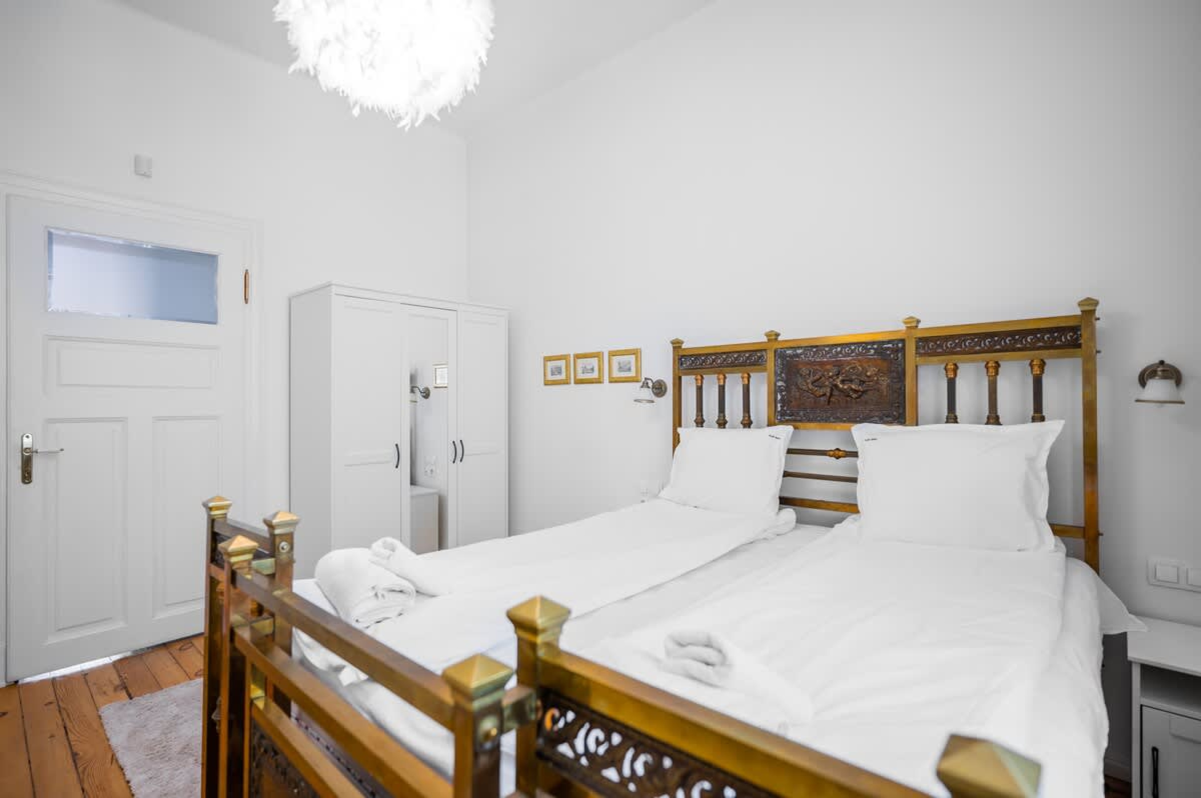 Scoutaround White Logo