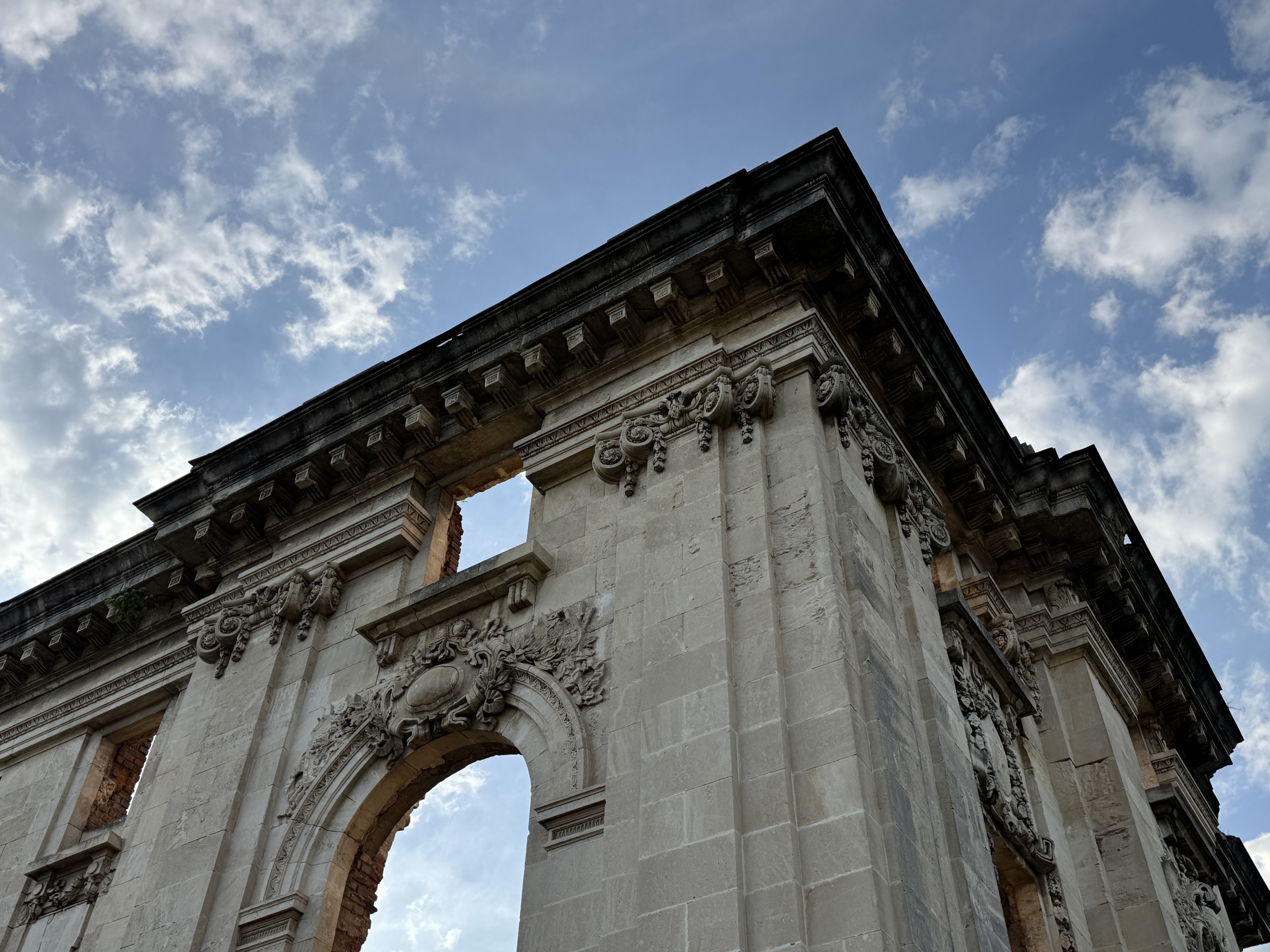 Scoutaround White Logo