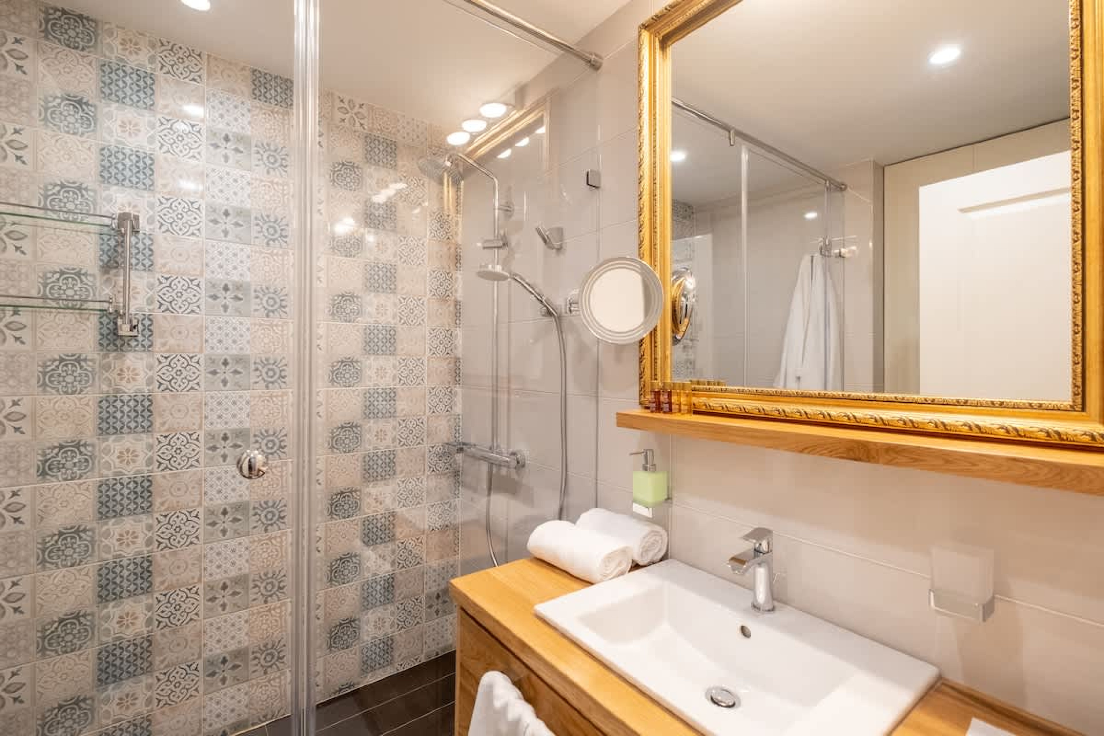 Scoutaround White Logo