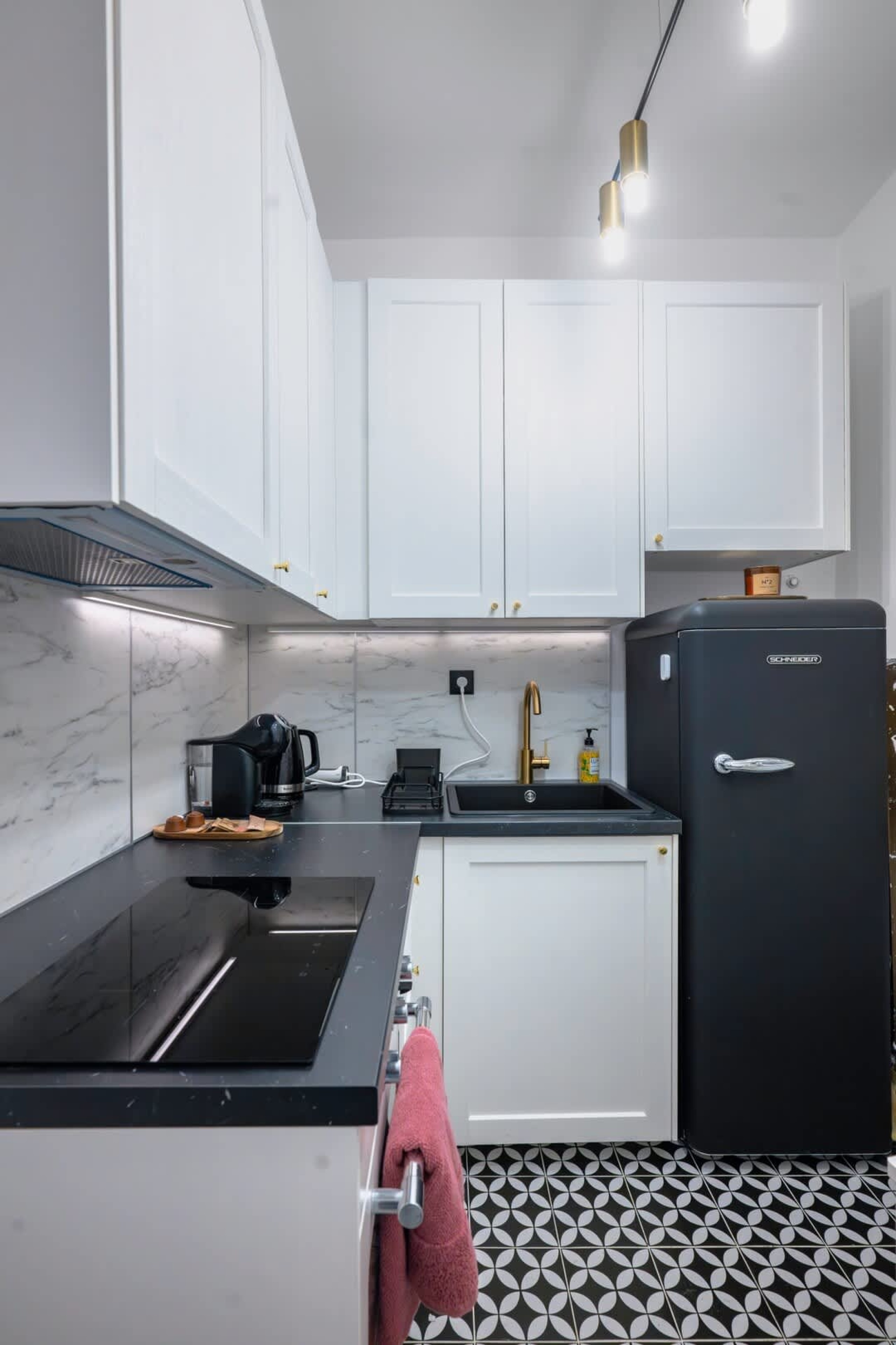 Scoutaround White Logo