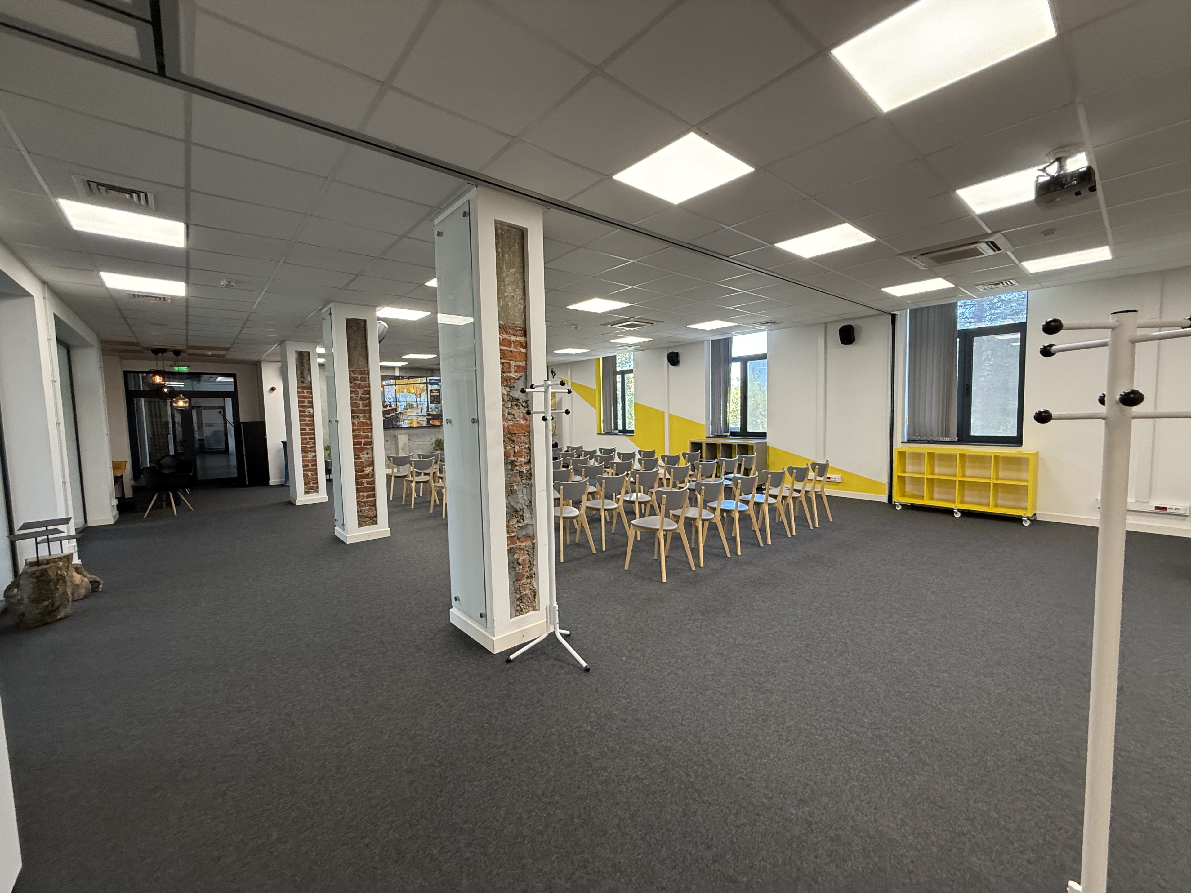 Scoutaround White Logo