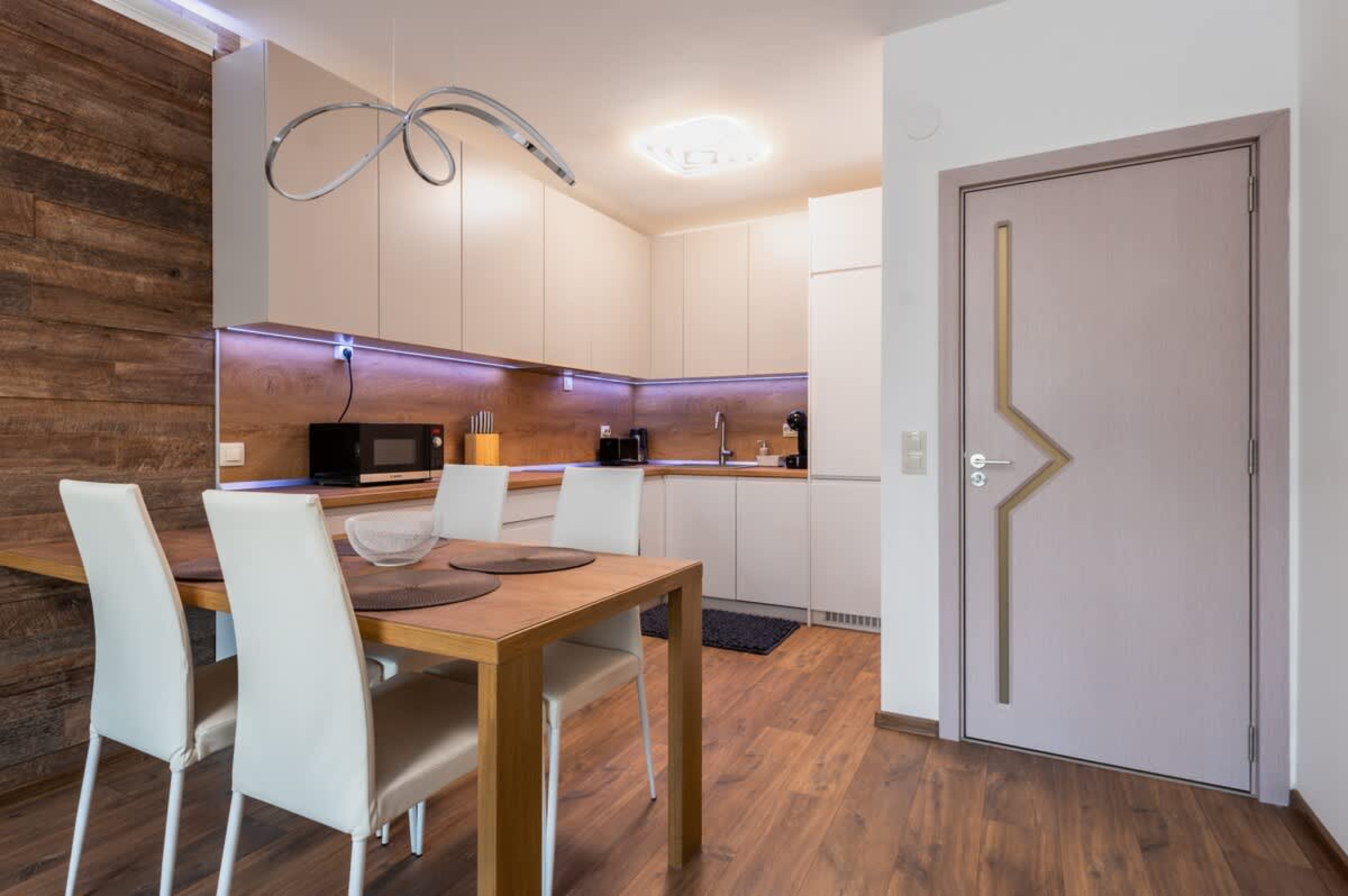 Scoutaround White Logo