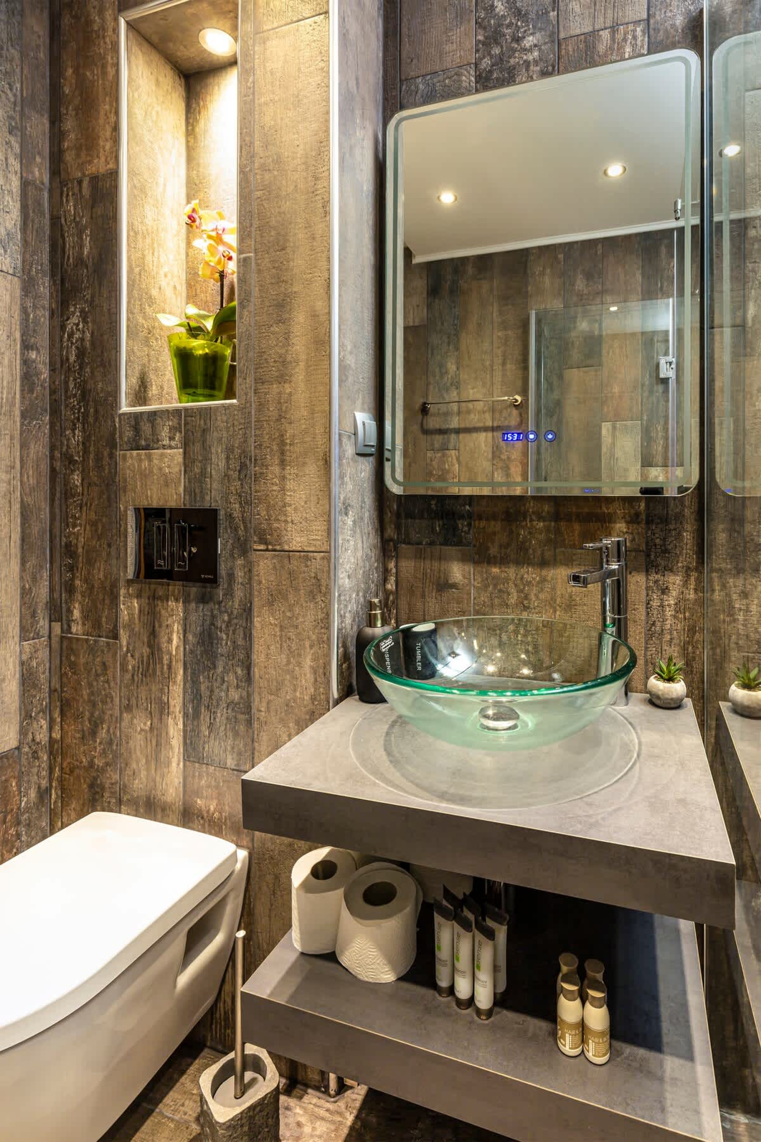 Scoutaround White Logo