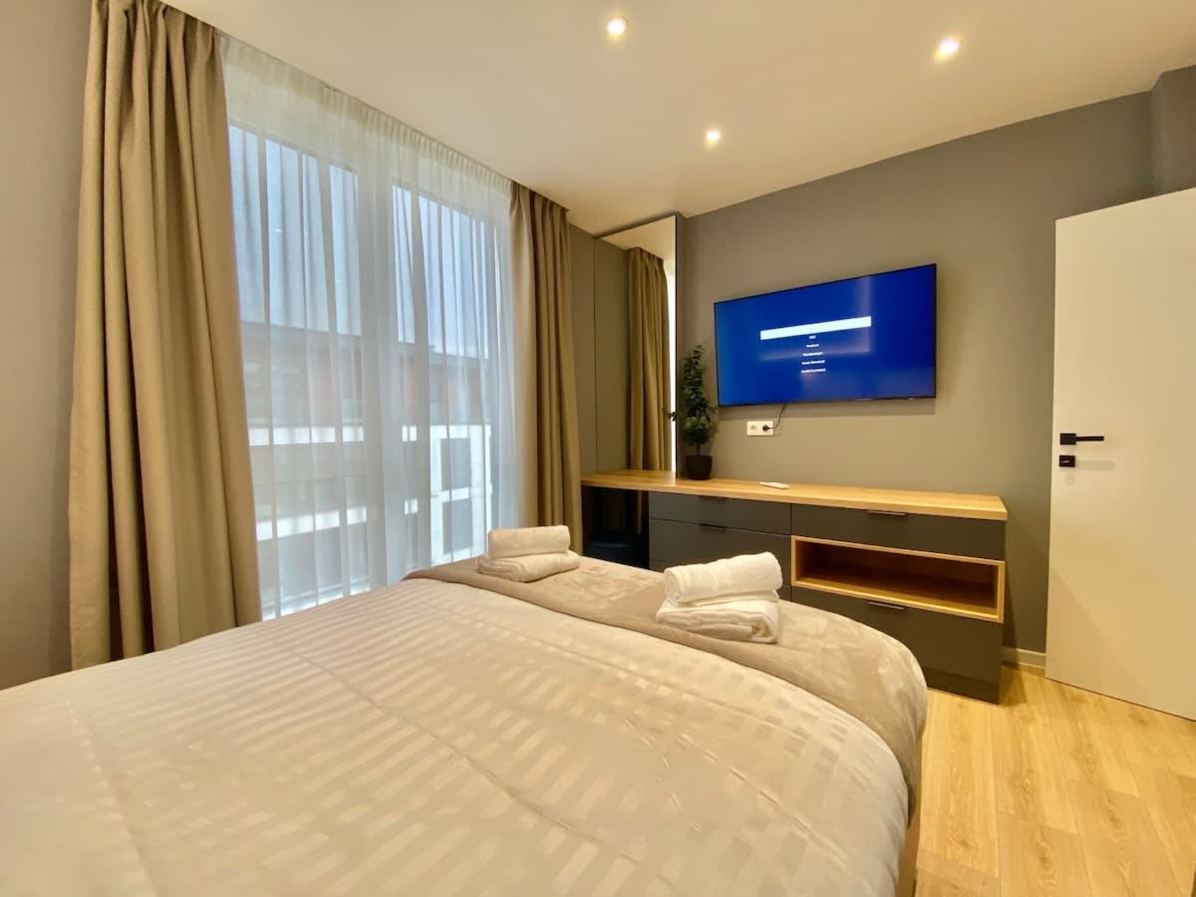 Scoutaround White Logo