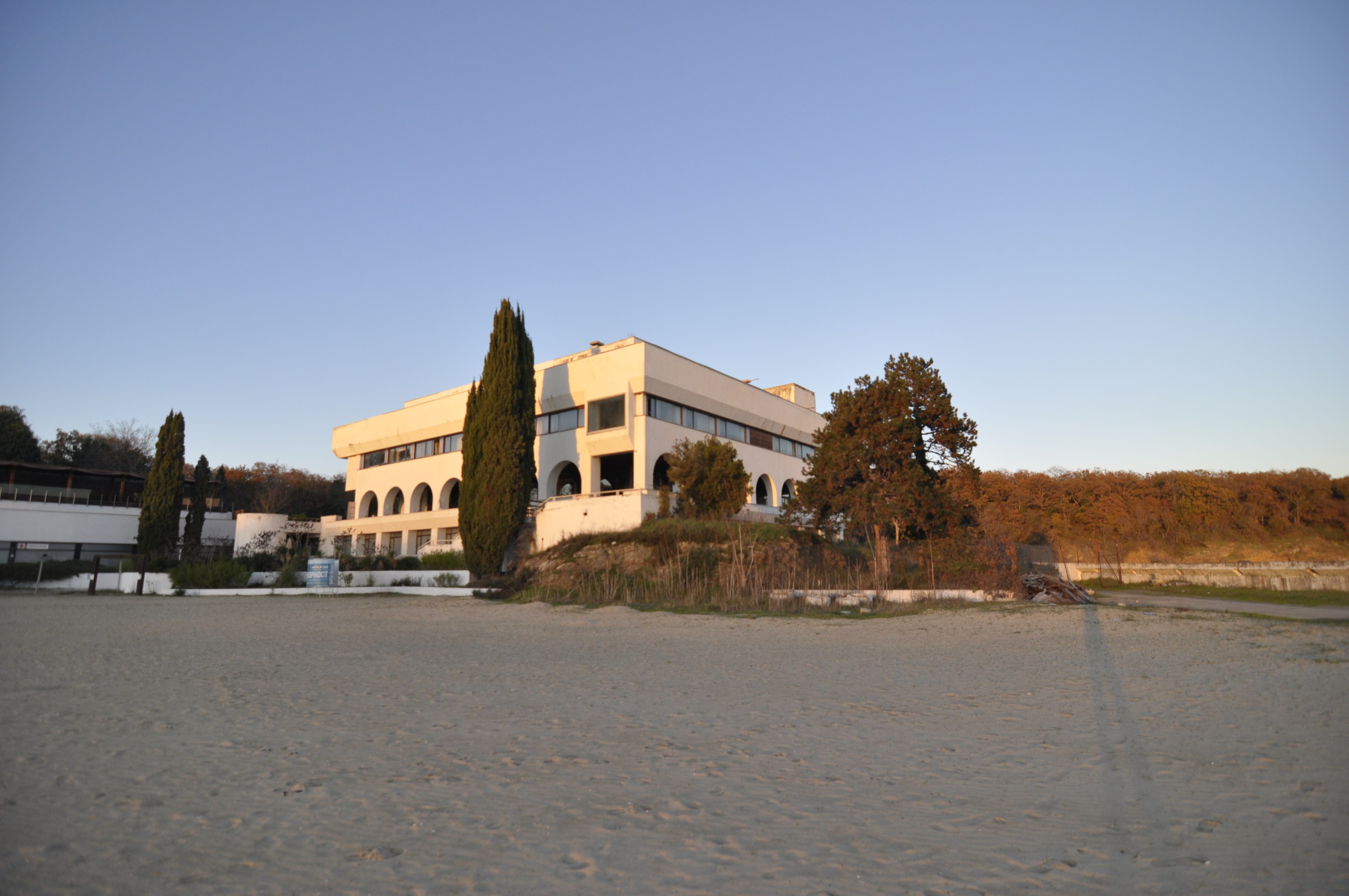 Scoutaround White Logo