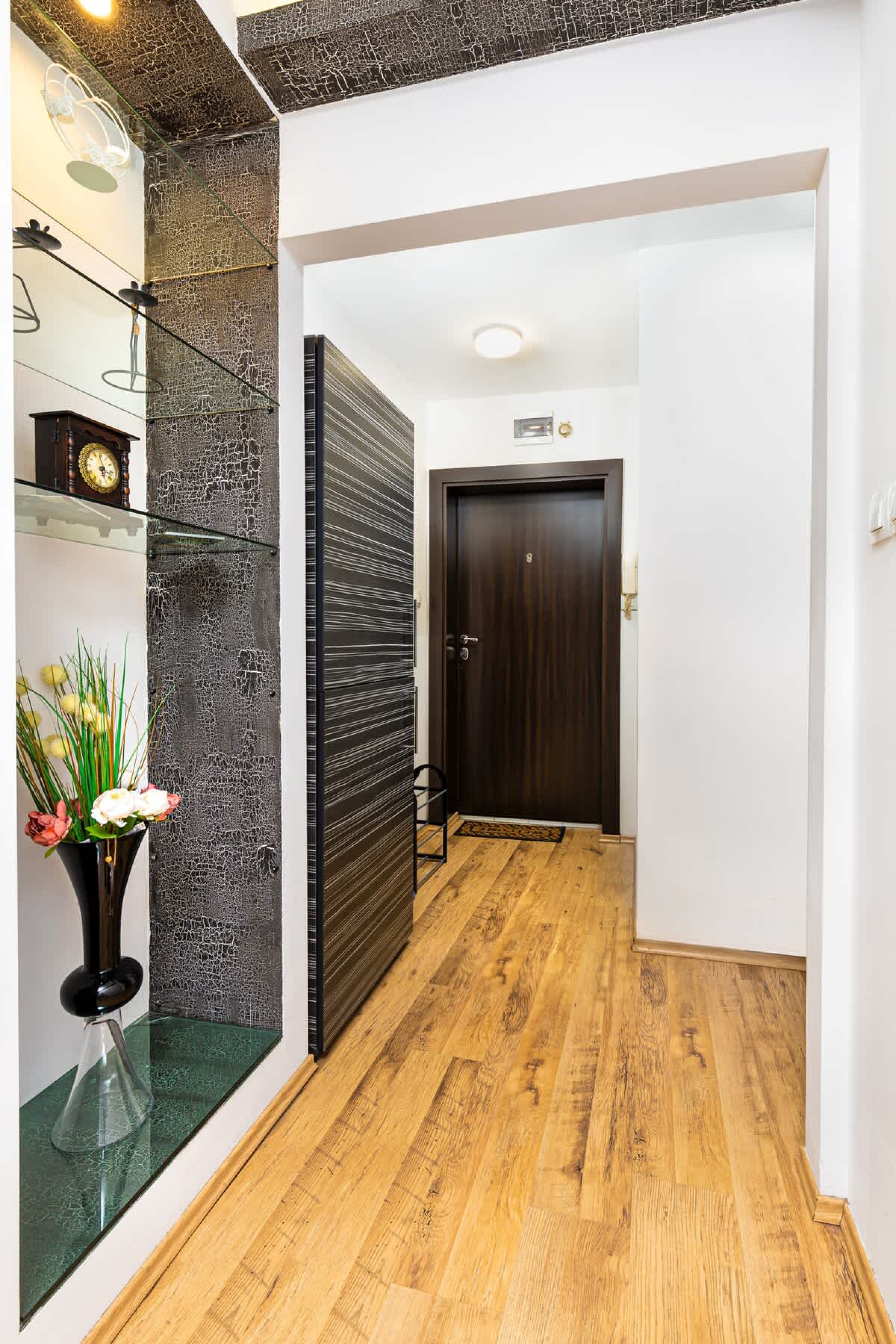 Scoutaround White Logo