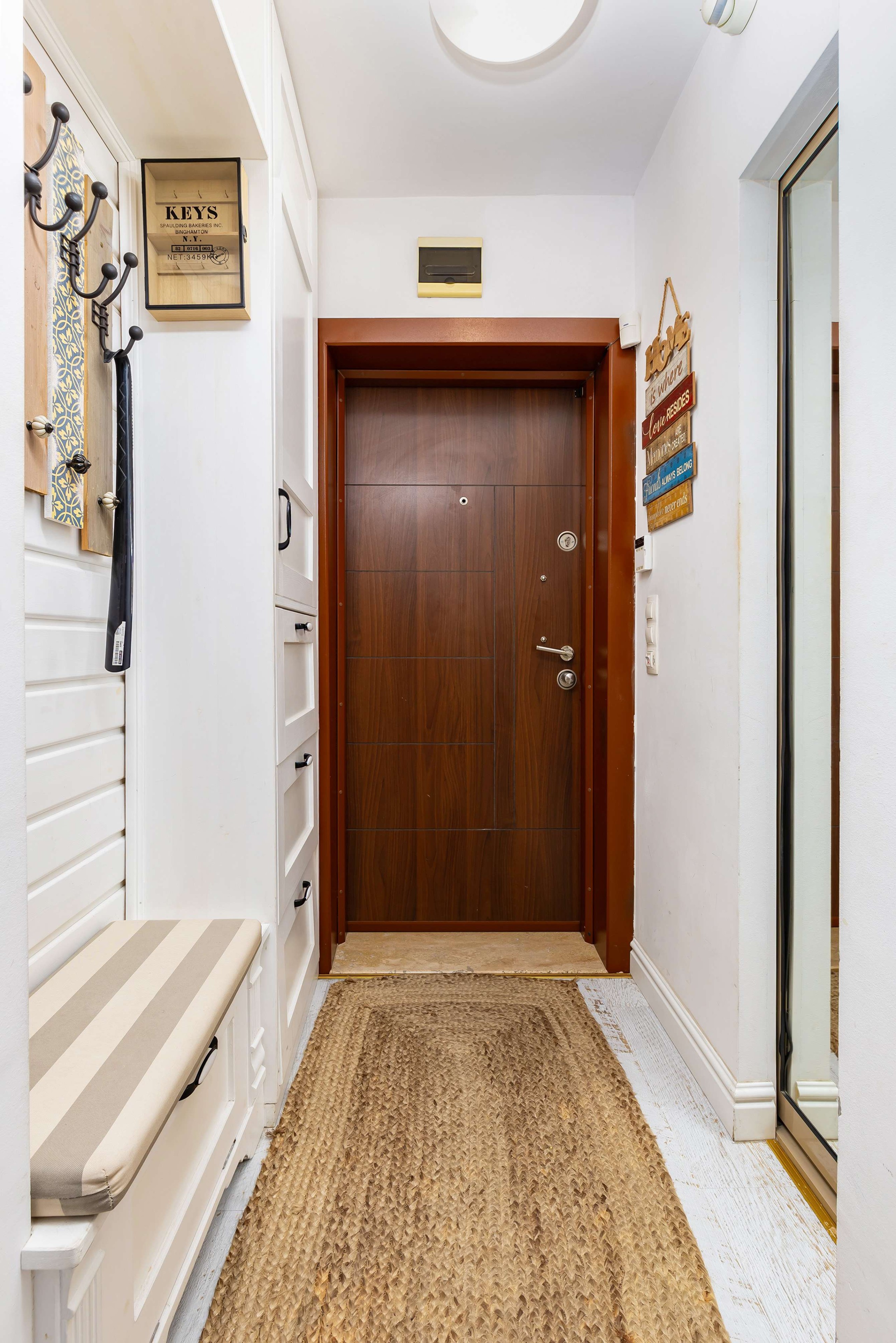 Scoutaround White Logo