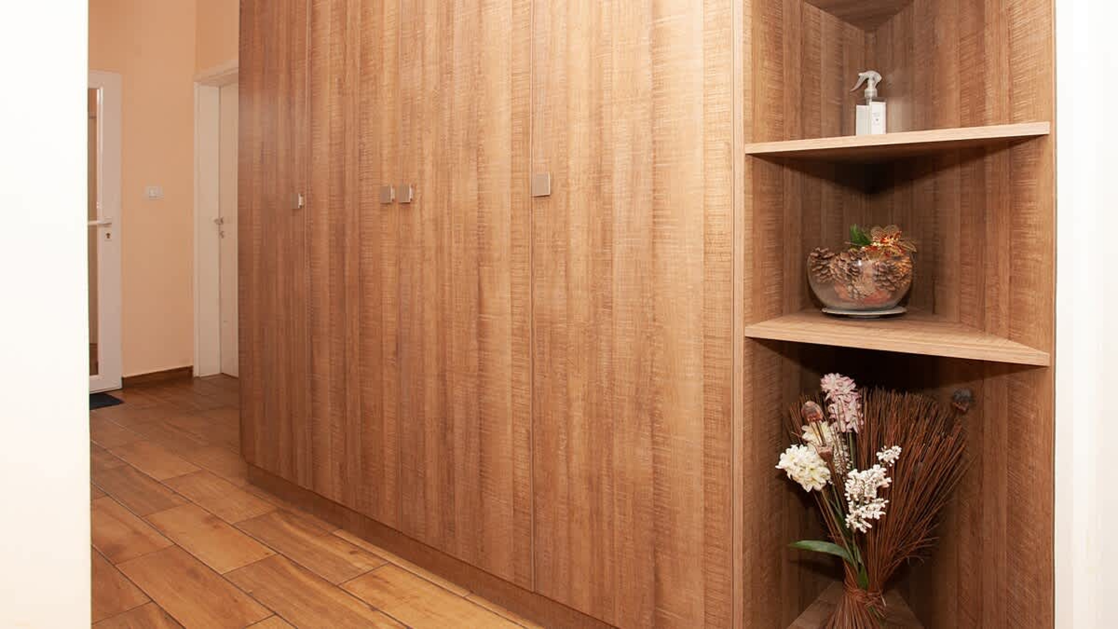 Scoutaround White Logo