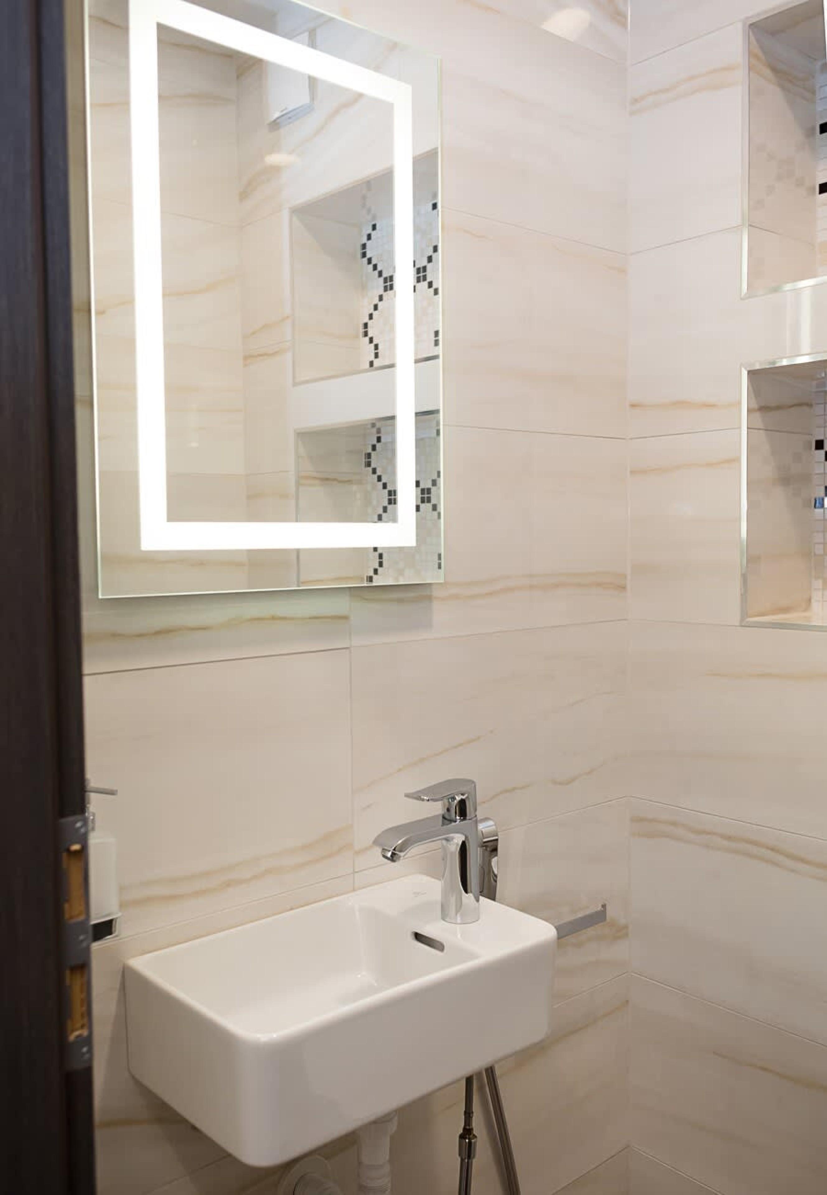 Scoutaround White Logo