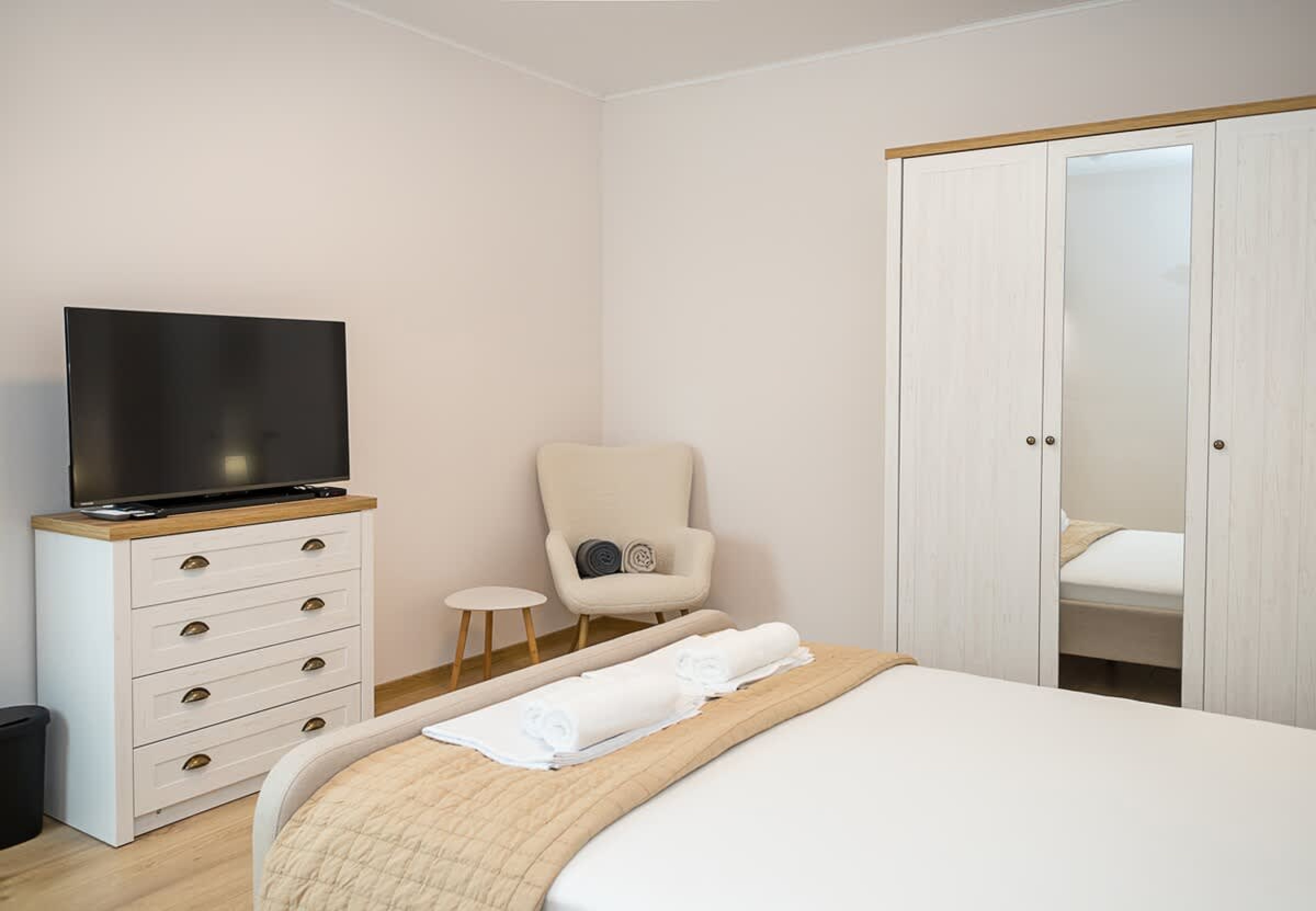 Scoutaround White Logo