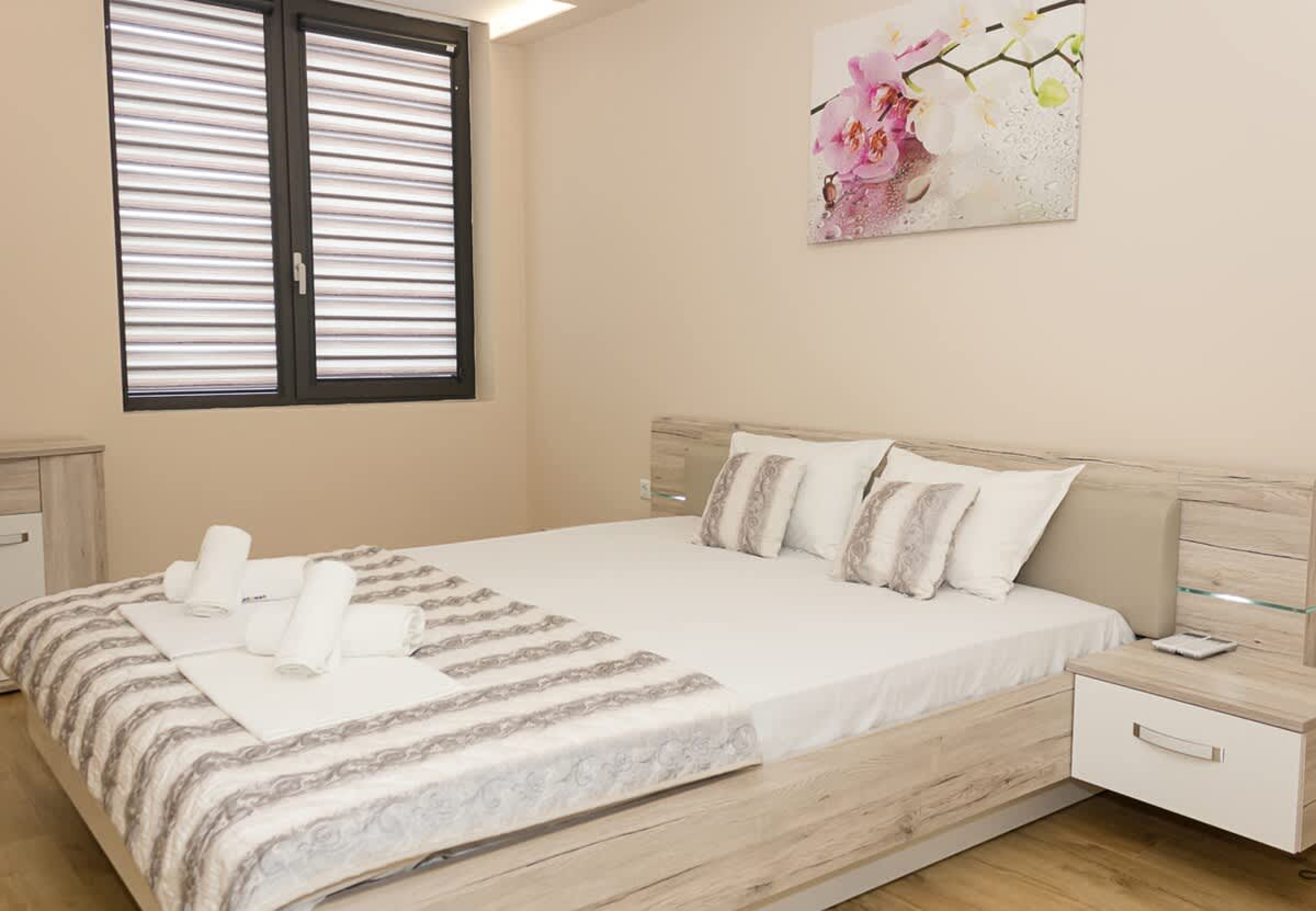 Scoutaround White Logo