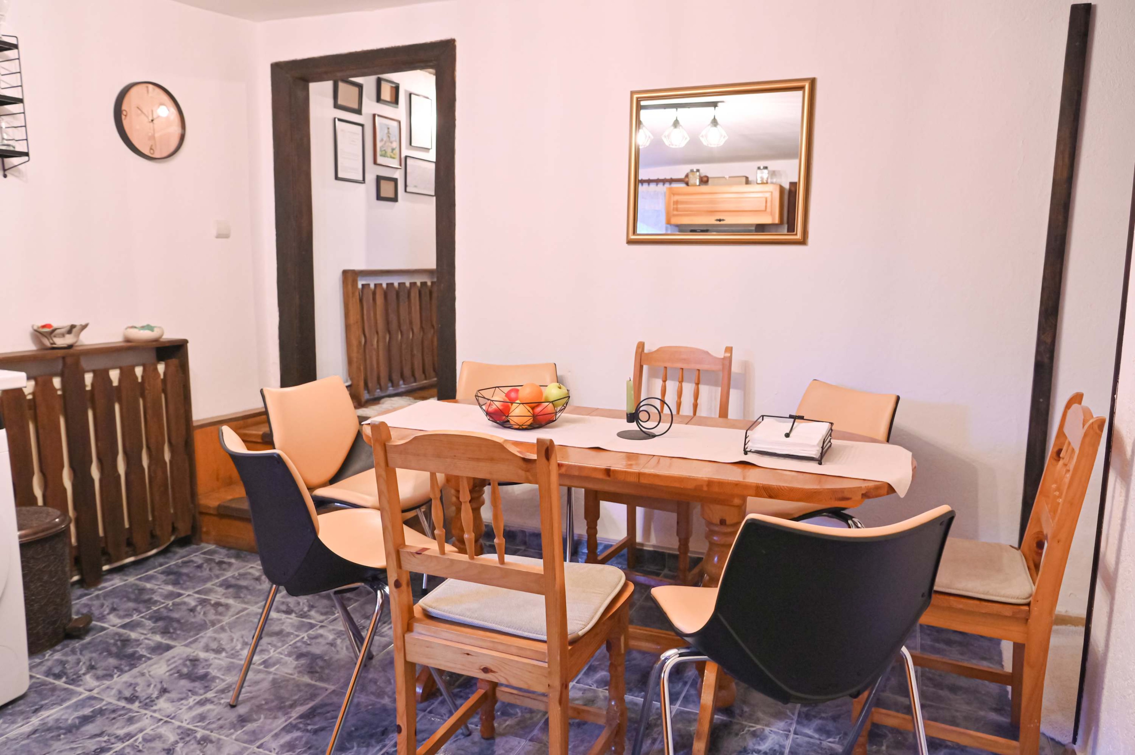 Scoutaround White Logo