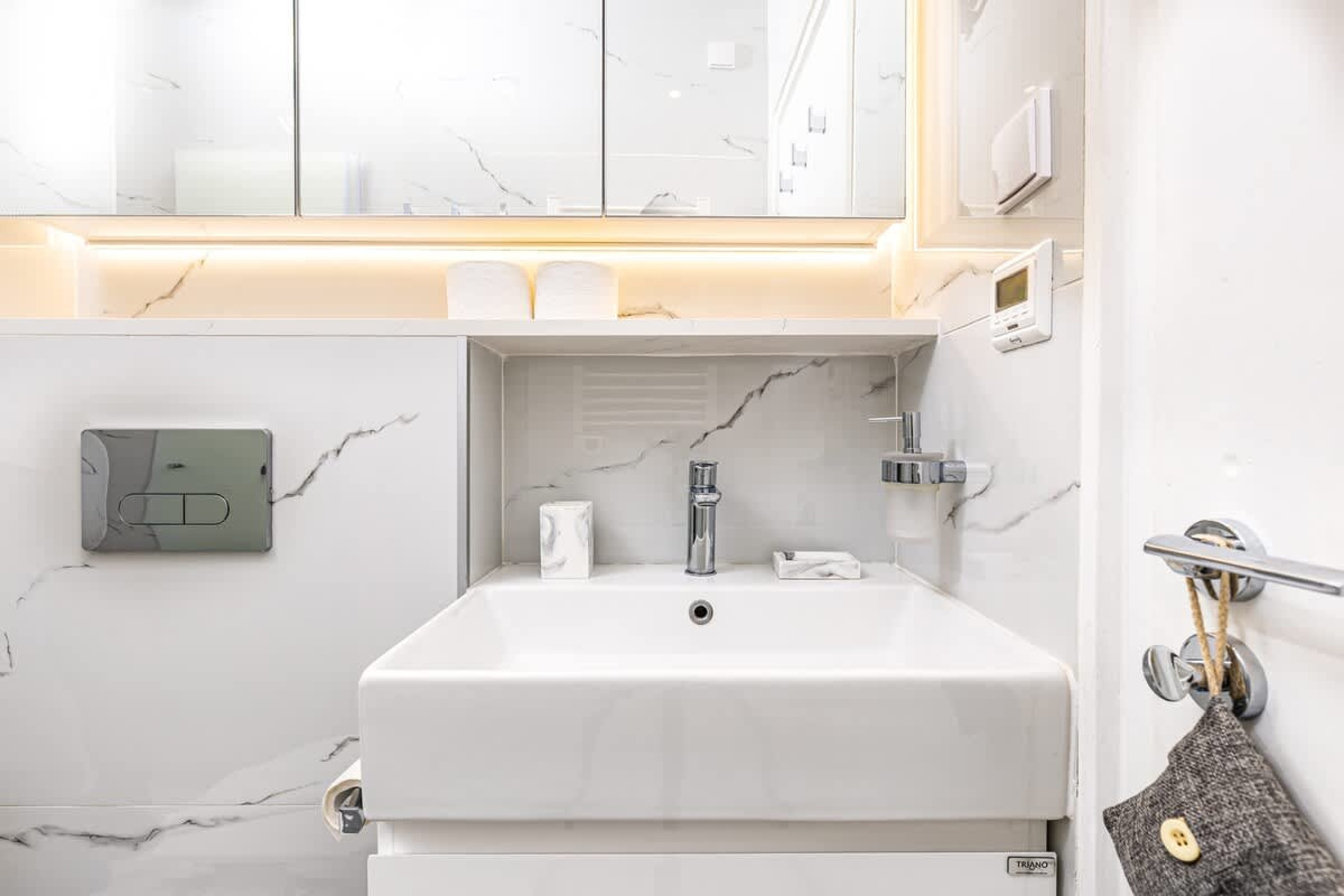 Scoutaround White Logo