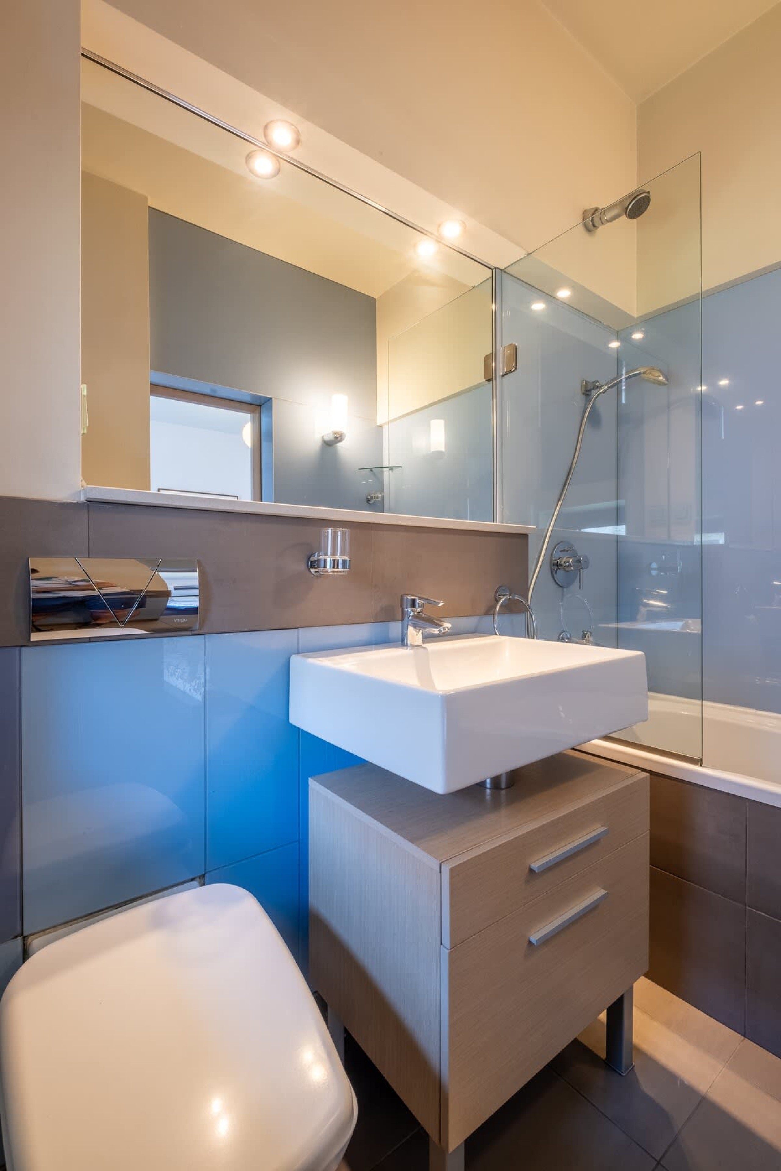 Scoutaround White Logo