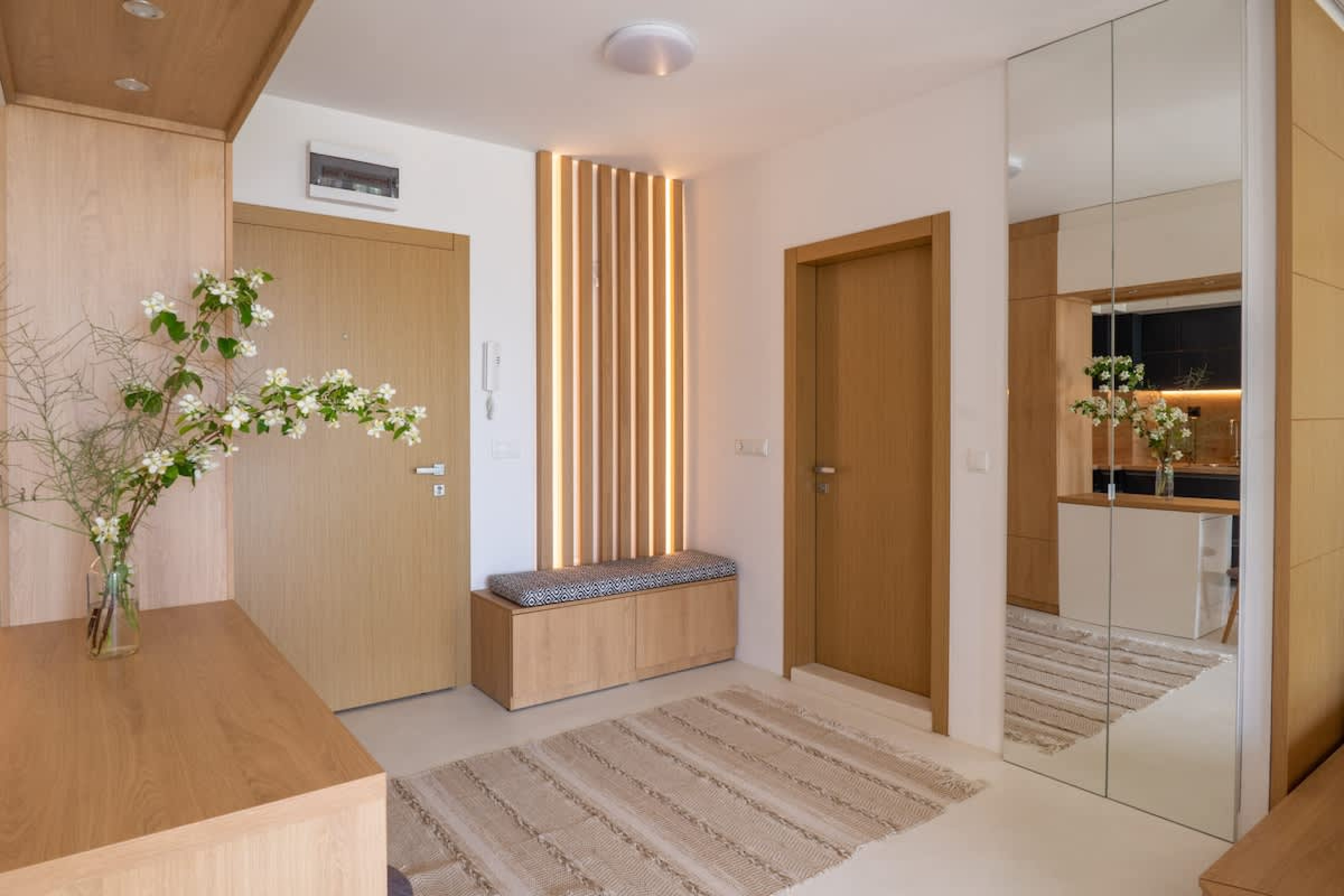 Scoutaround White Logo