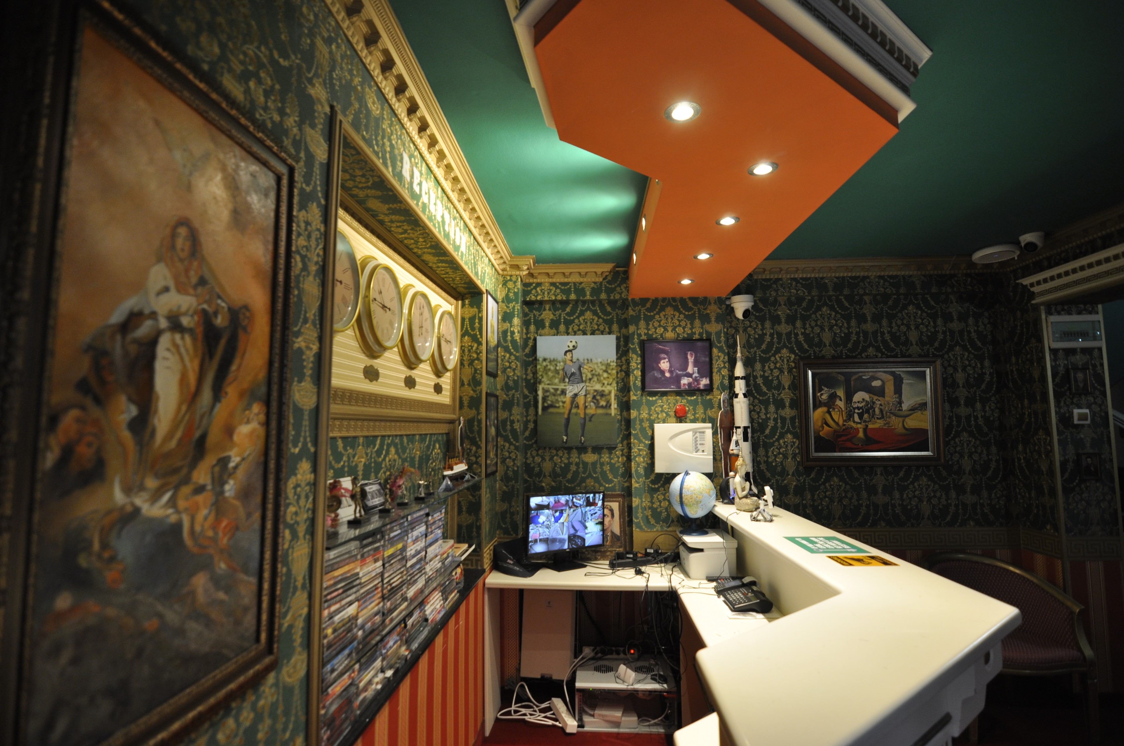 Scoutaround White Logo