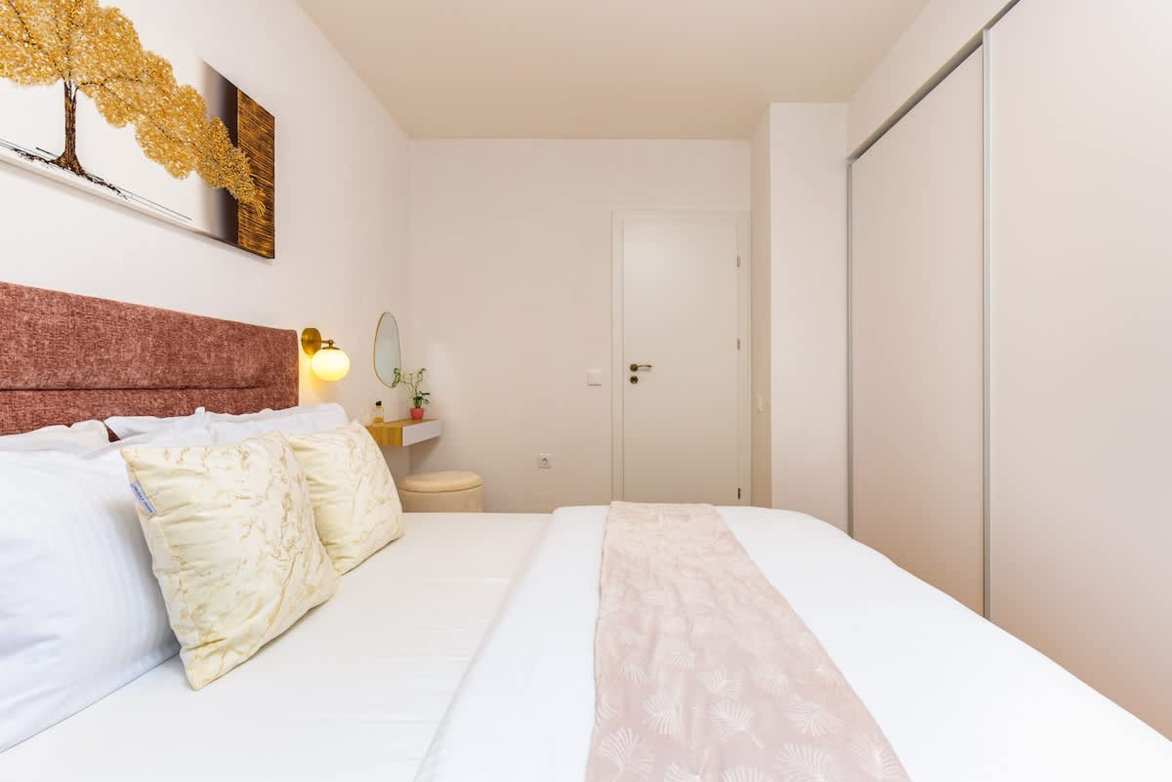 Scoutaround White Logo