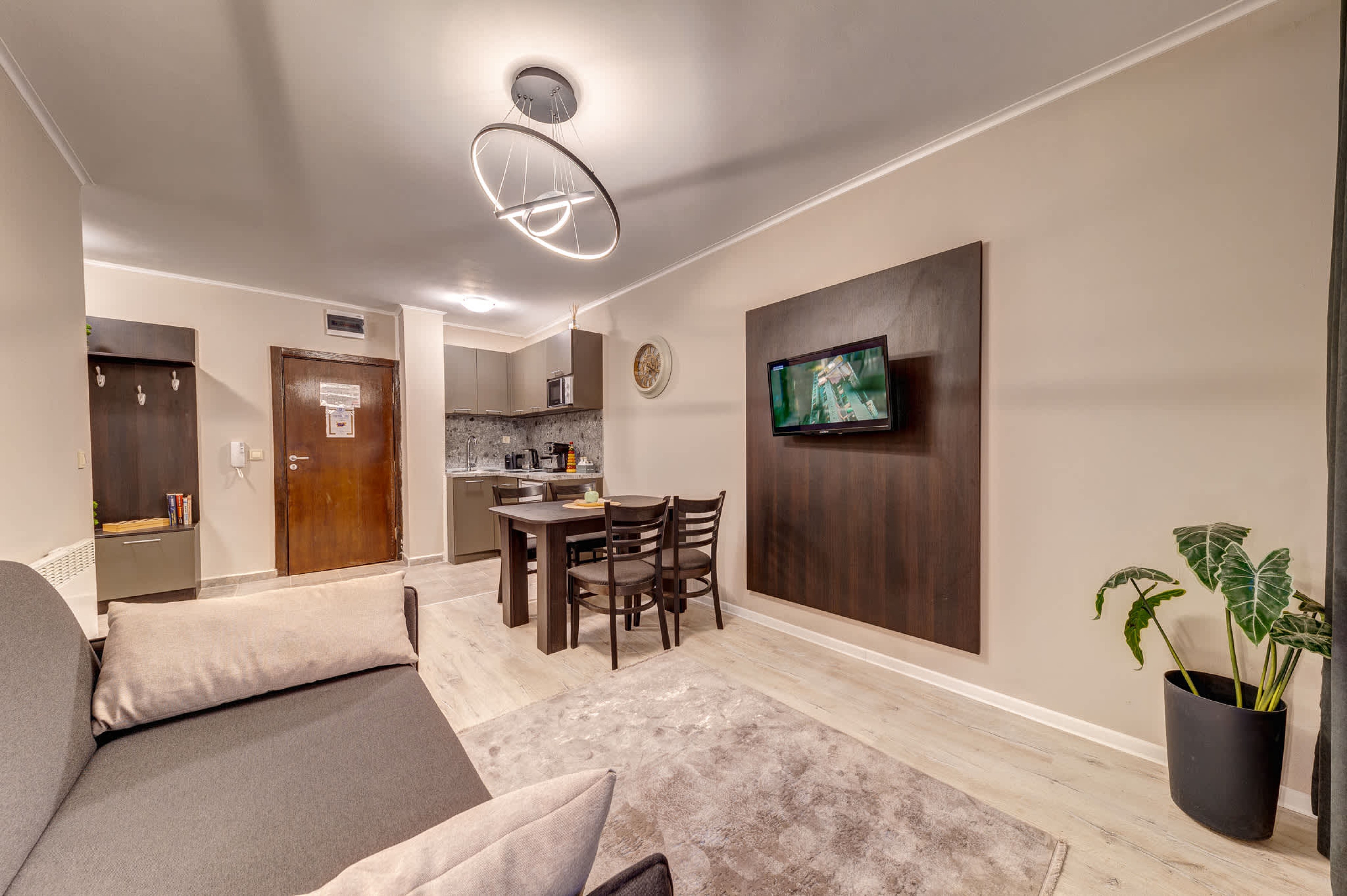 Scoutaround White Logo