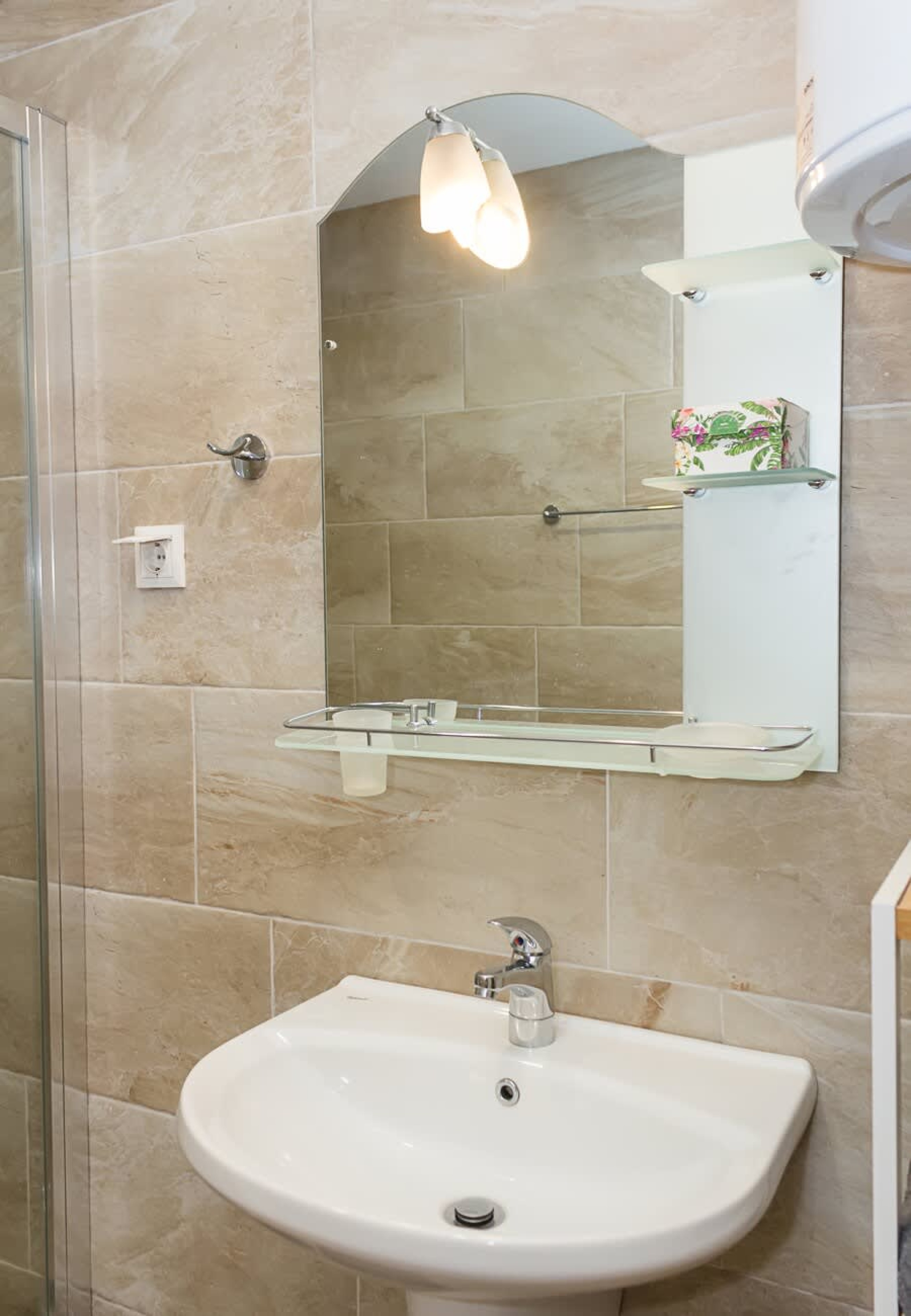 Scoutaround White Logo