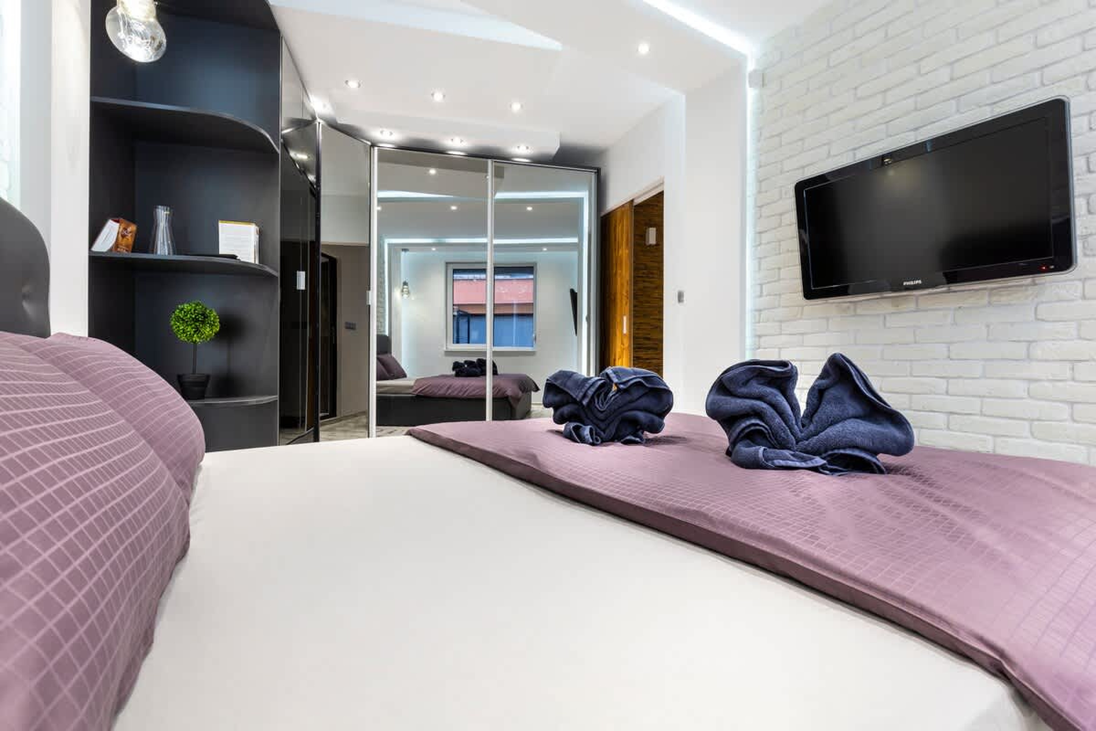 Scoutaround White Logo