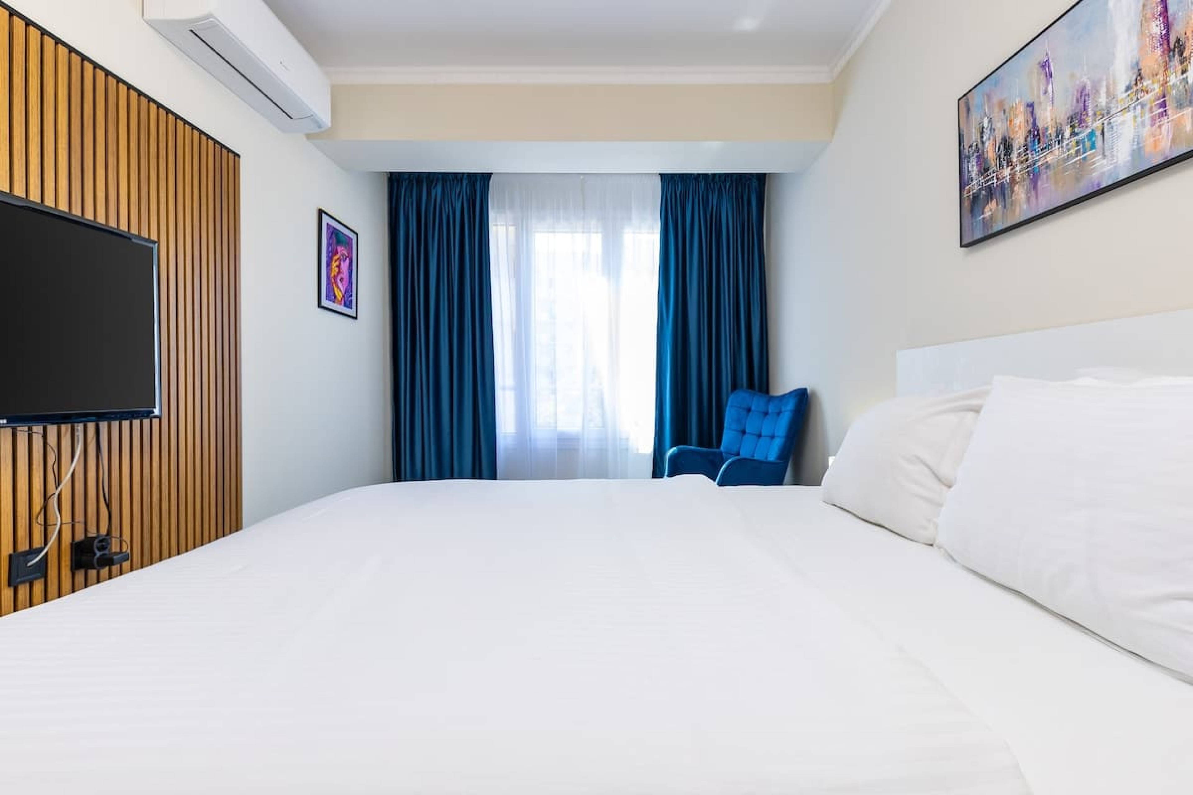 Scoutaround White Logo