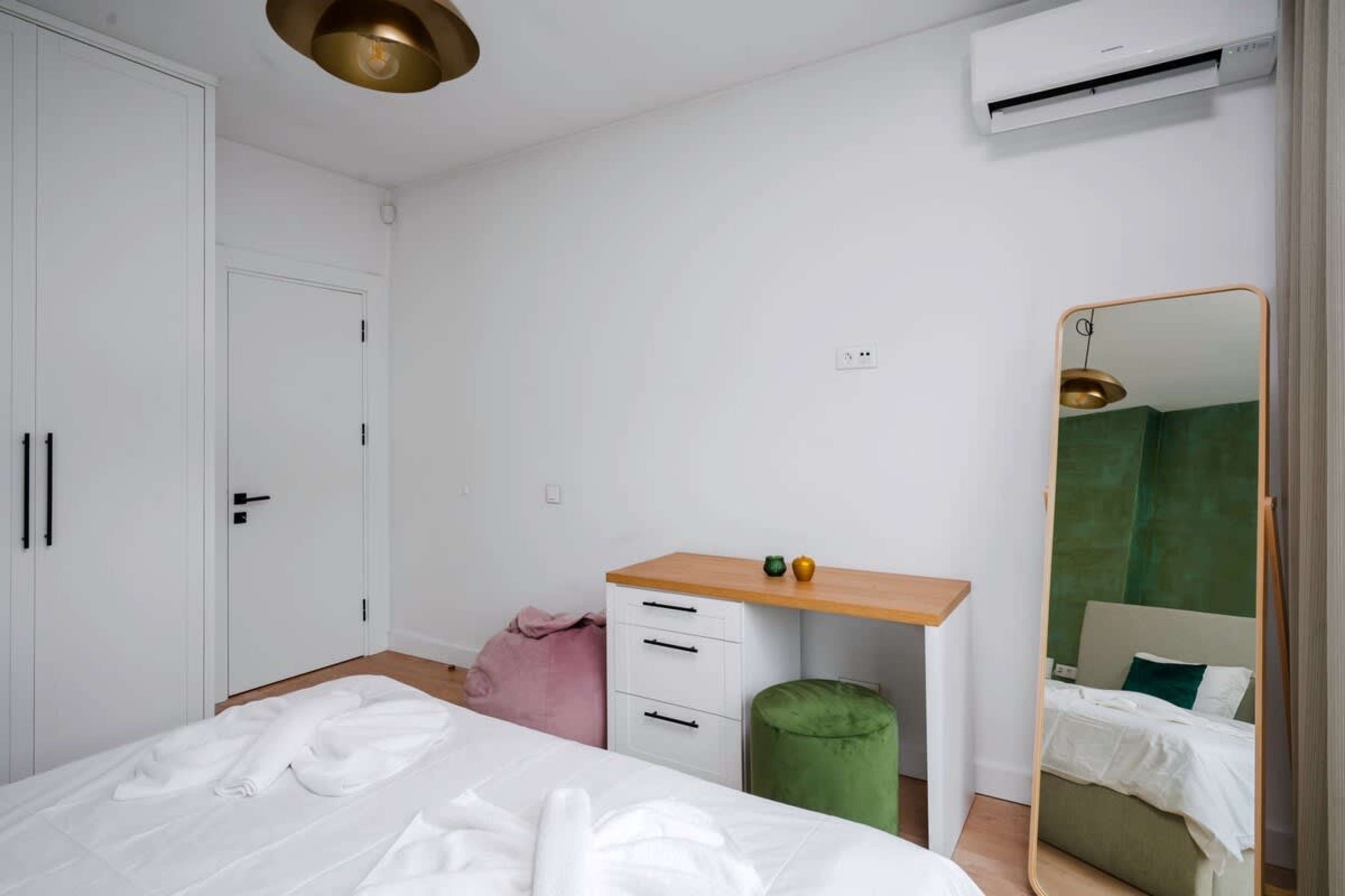 Sunny Stylish Apartment in Sofia - Photo 11