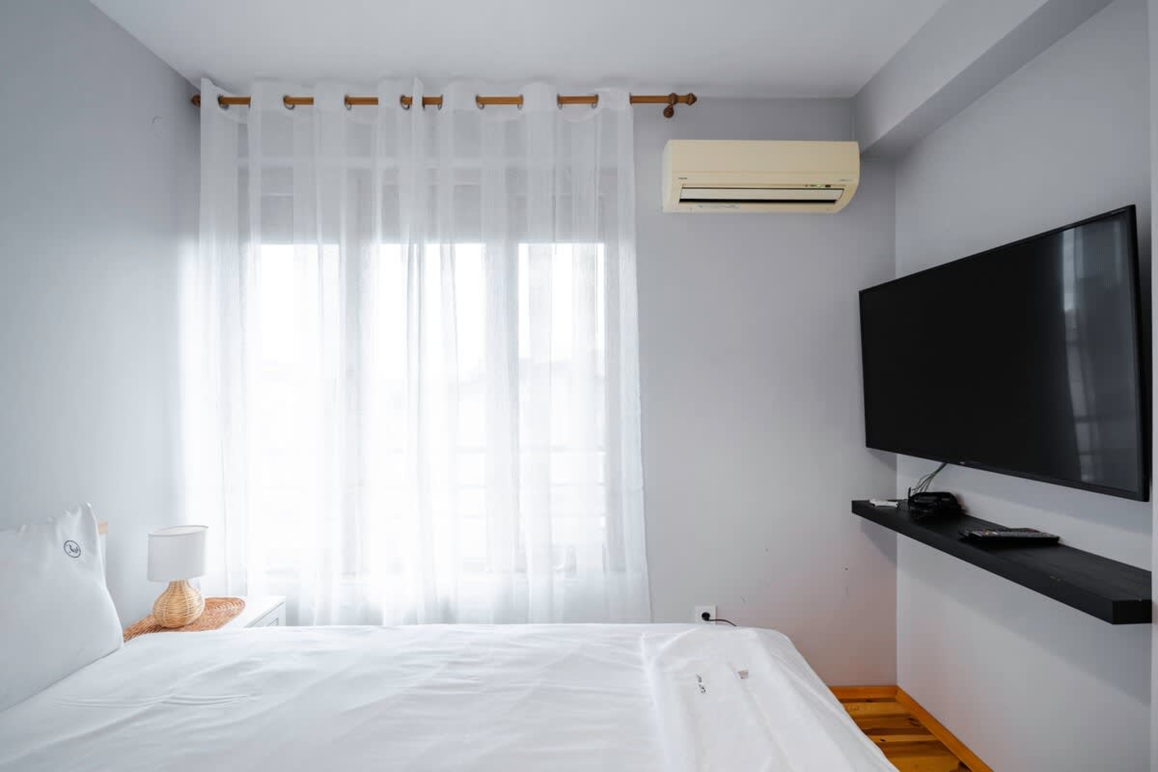 Scoutaround White Logo