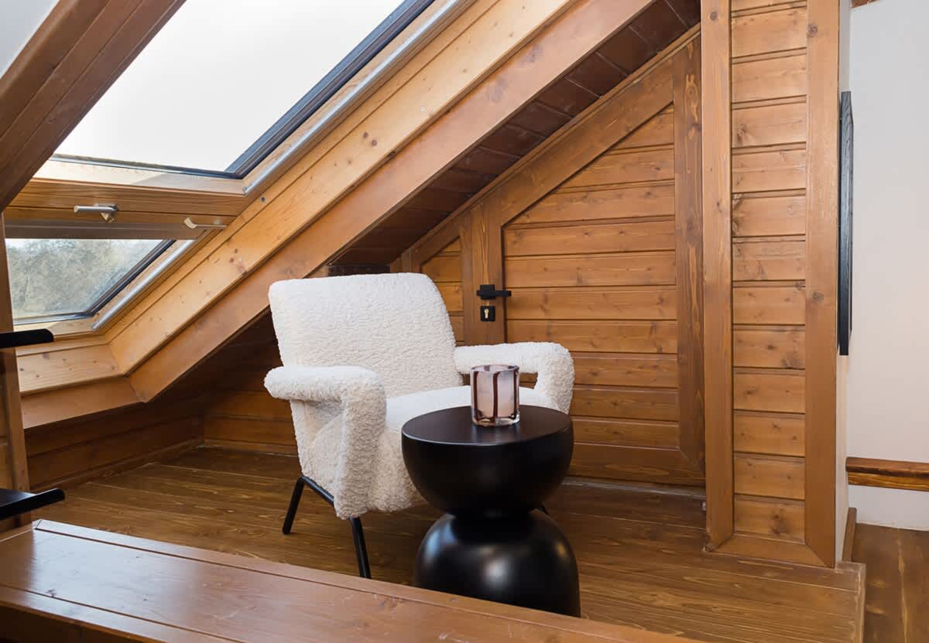 Scoutaround White Logo