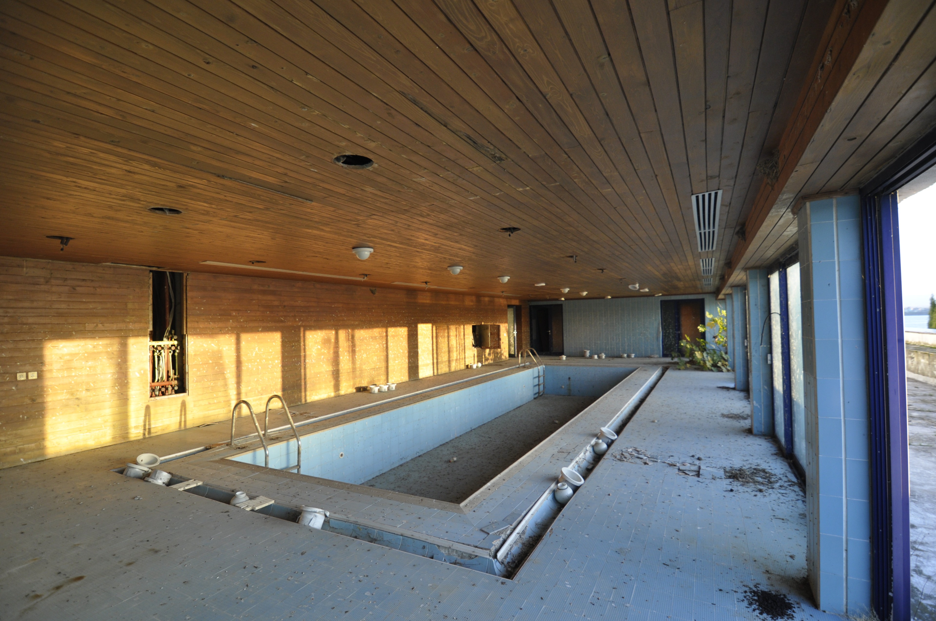 Scoutaround White Logo