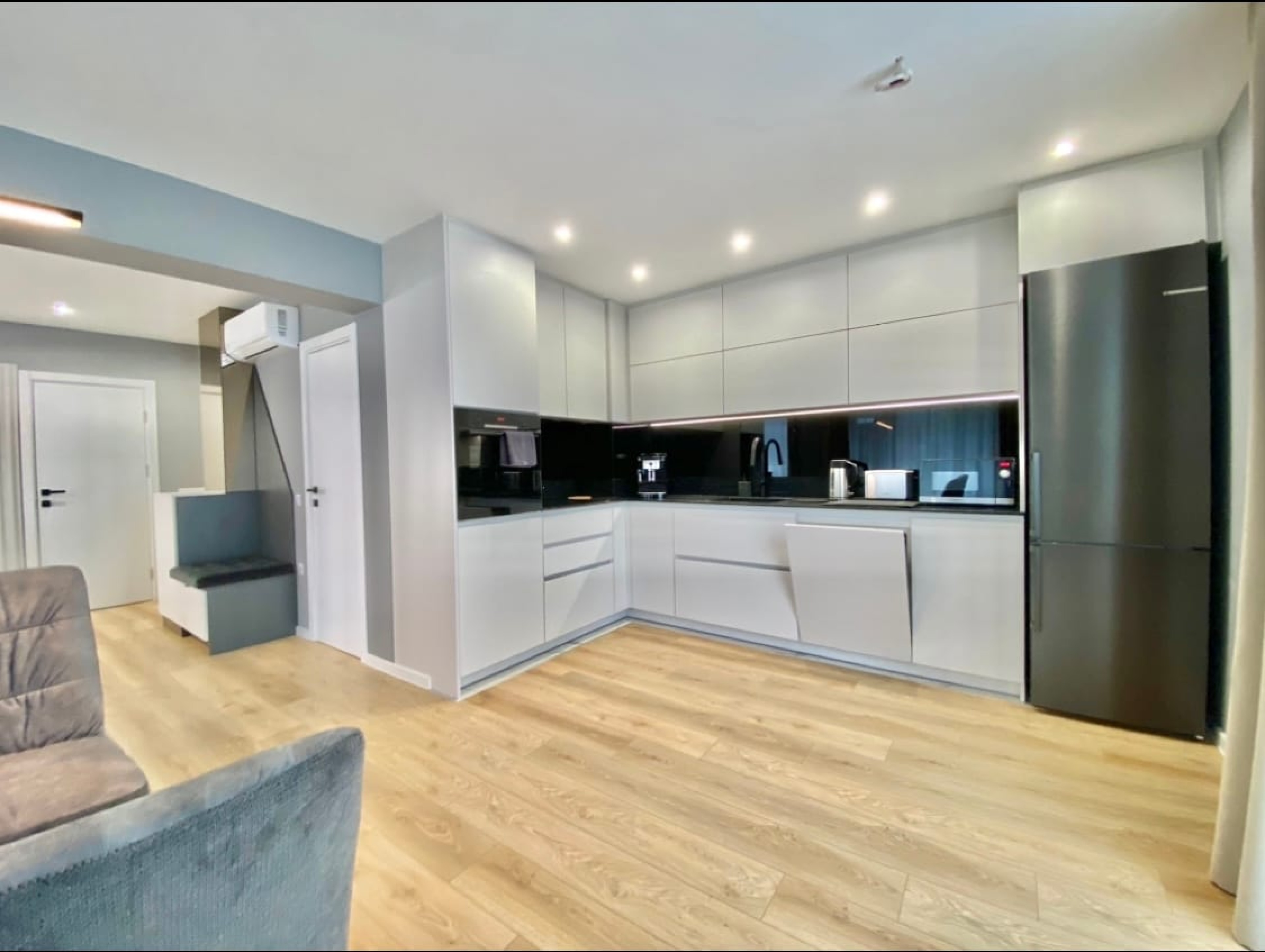 Scoutaround White Logo