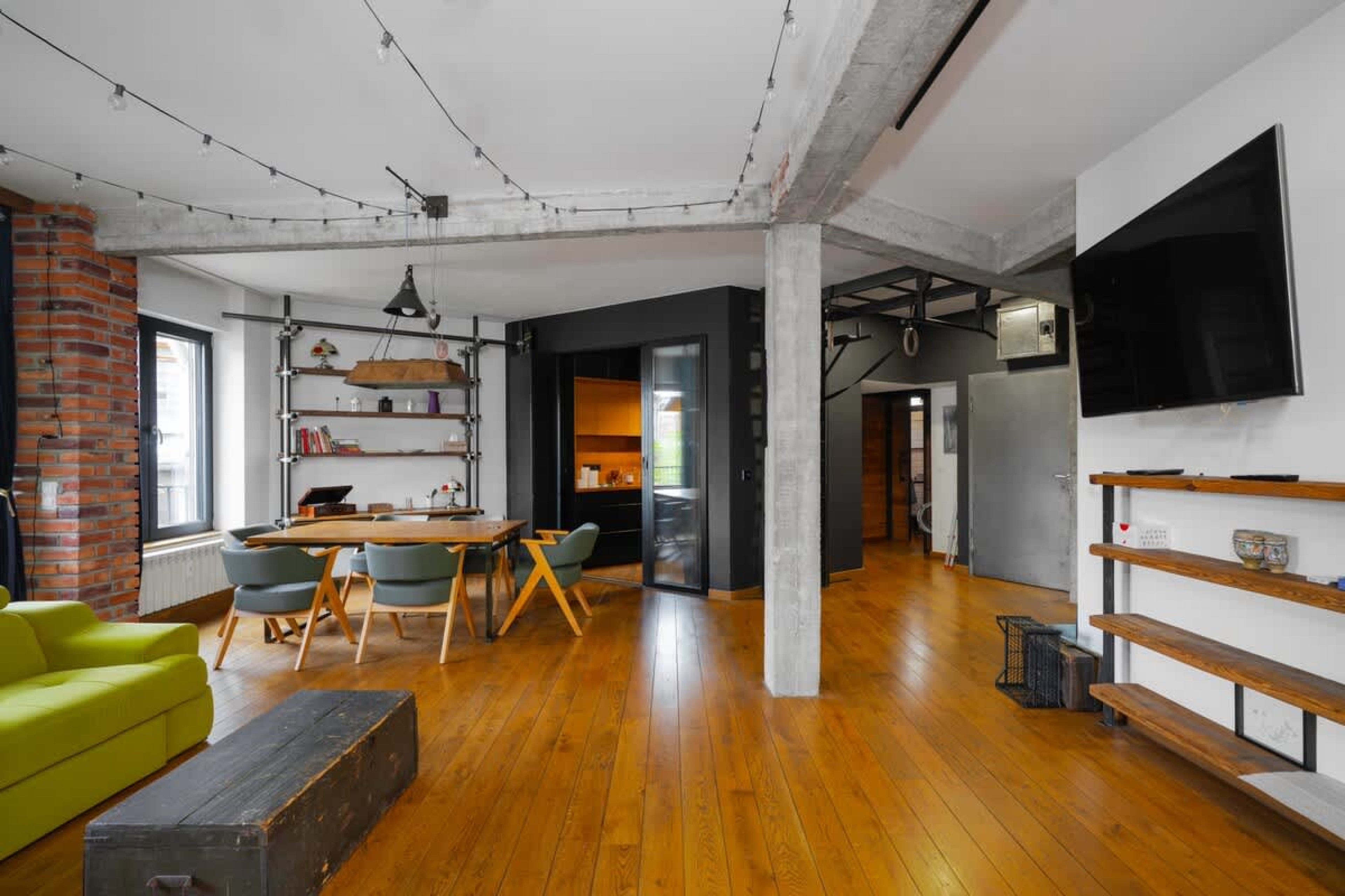 Scoutaround White Logo