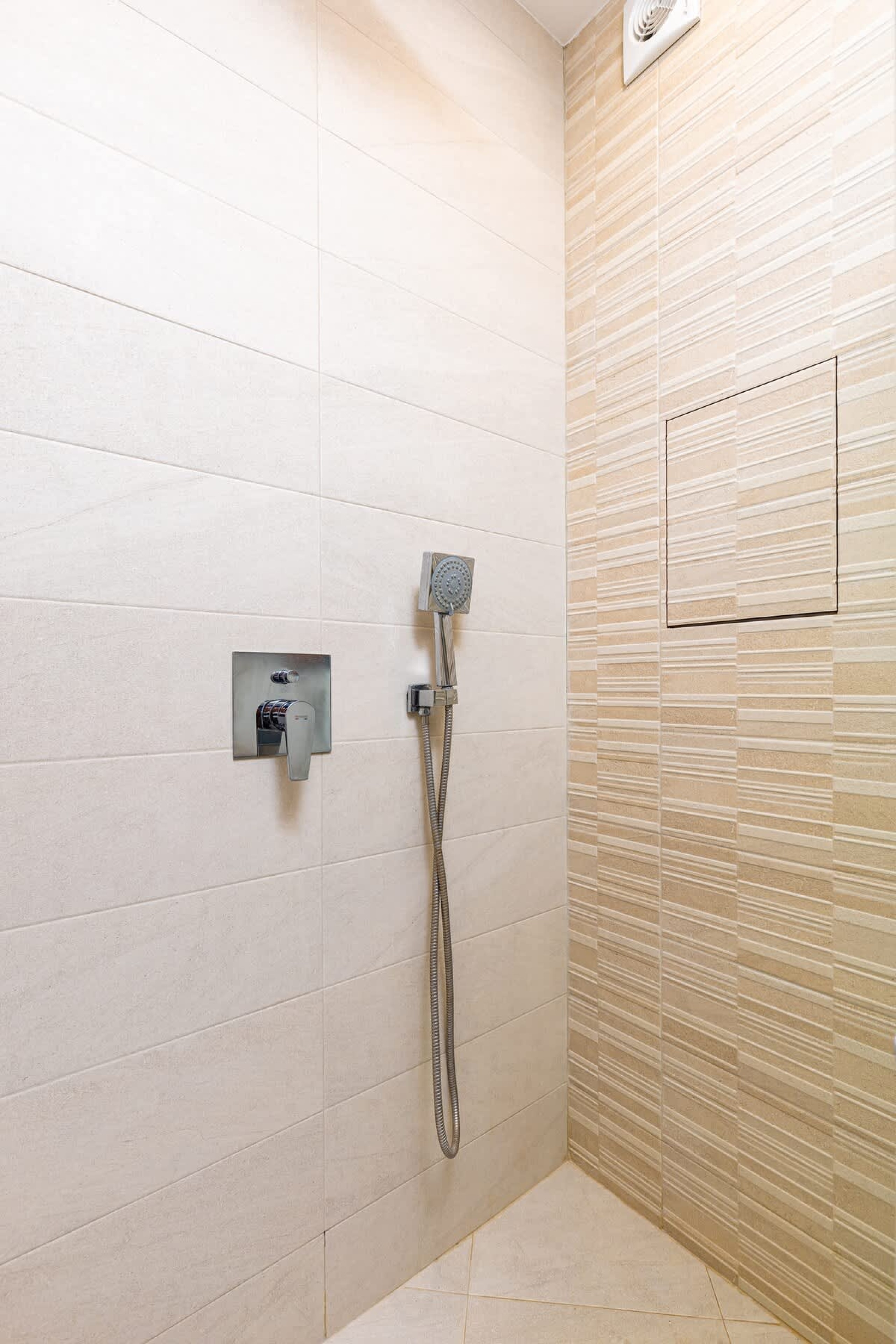 Scoutaround White Logo