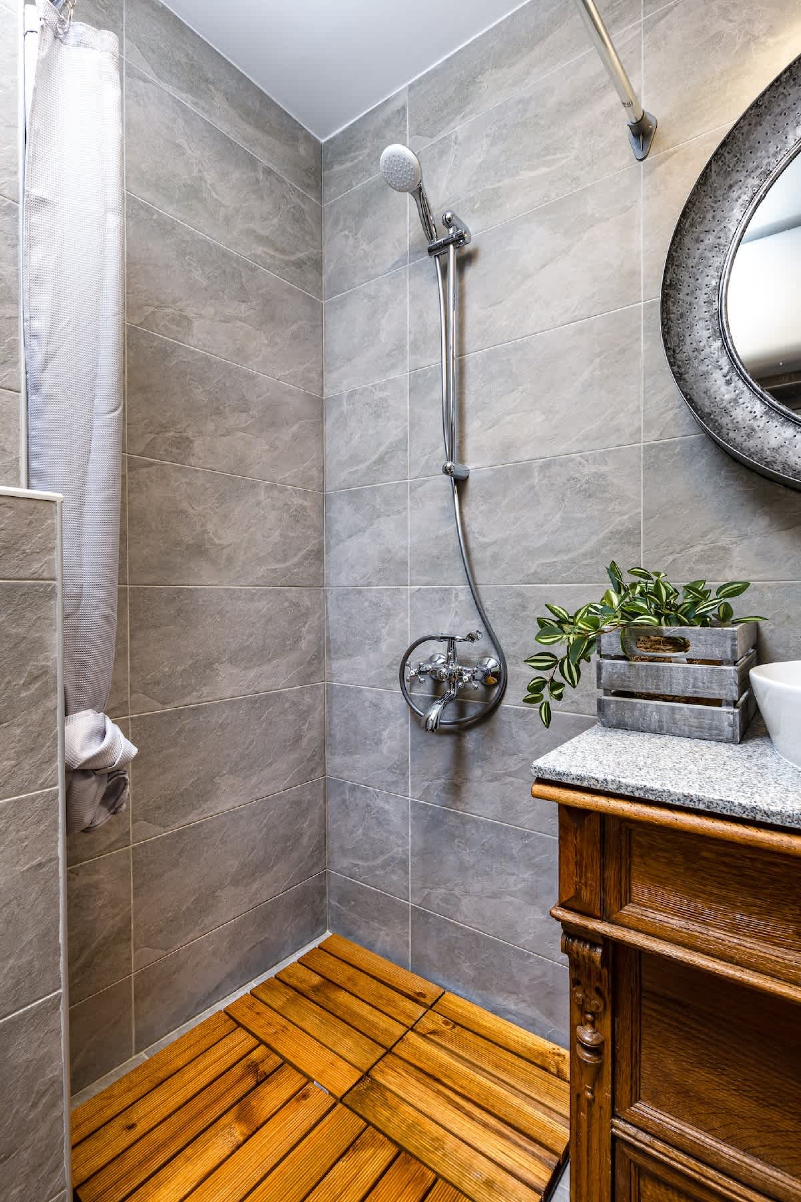 Scoutaround White Logo