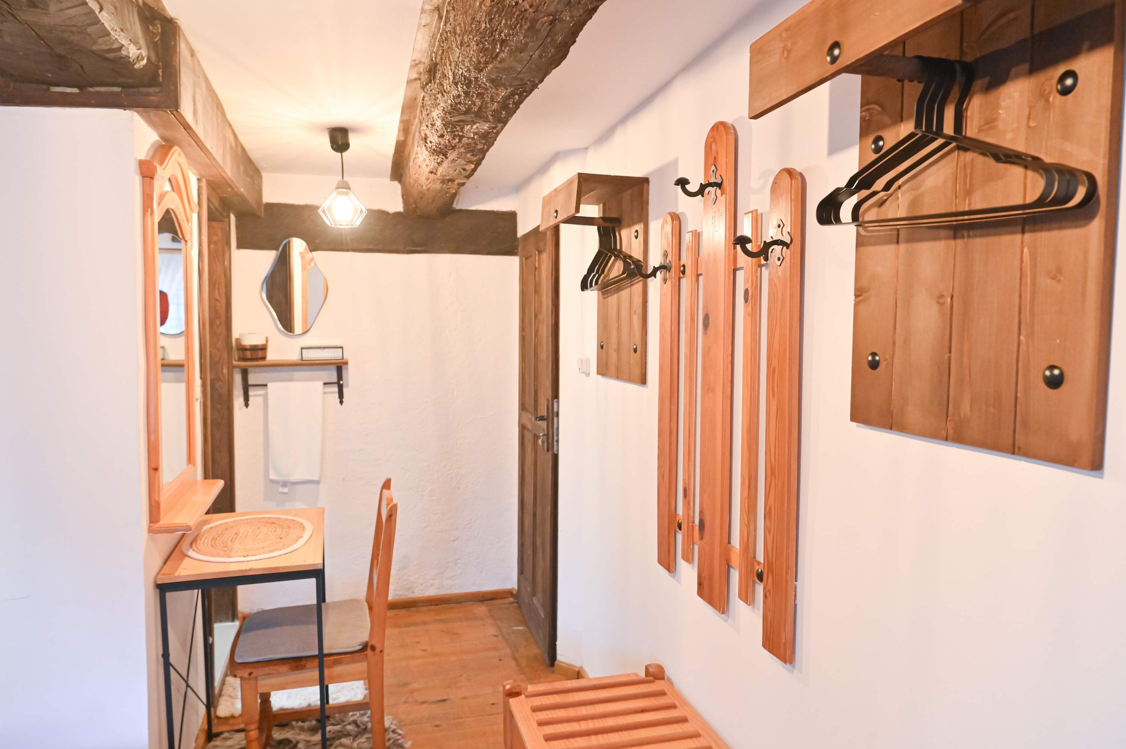 Scoutaround White Logo