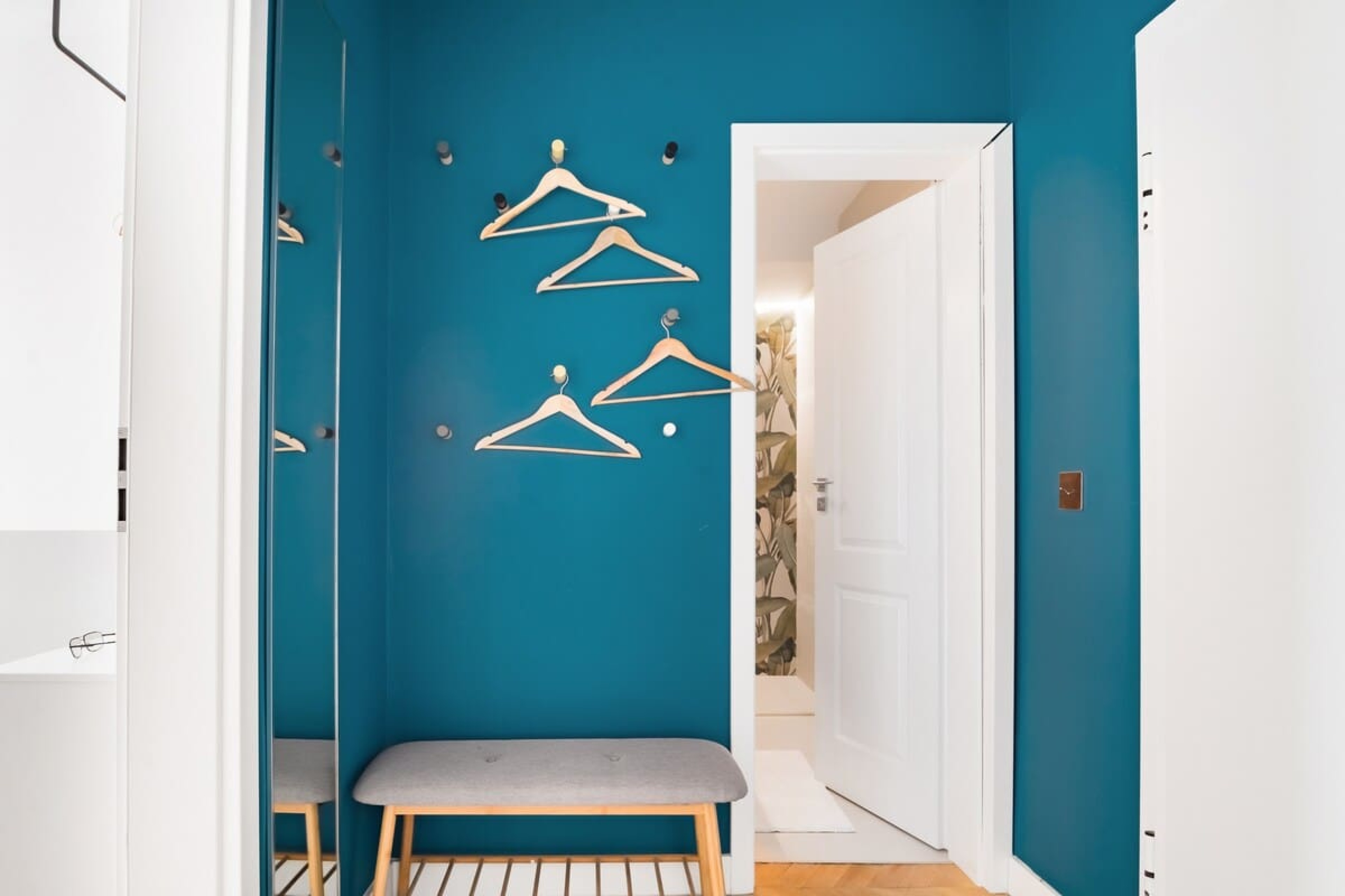 Scoutaround White Logo