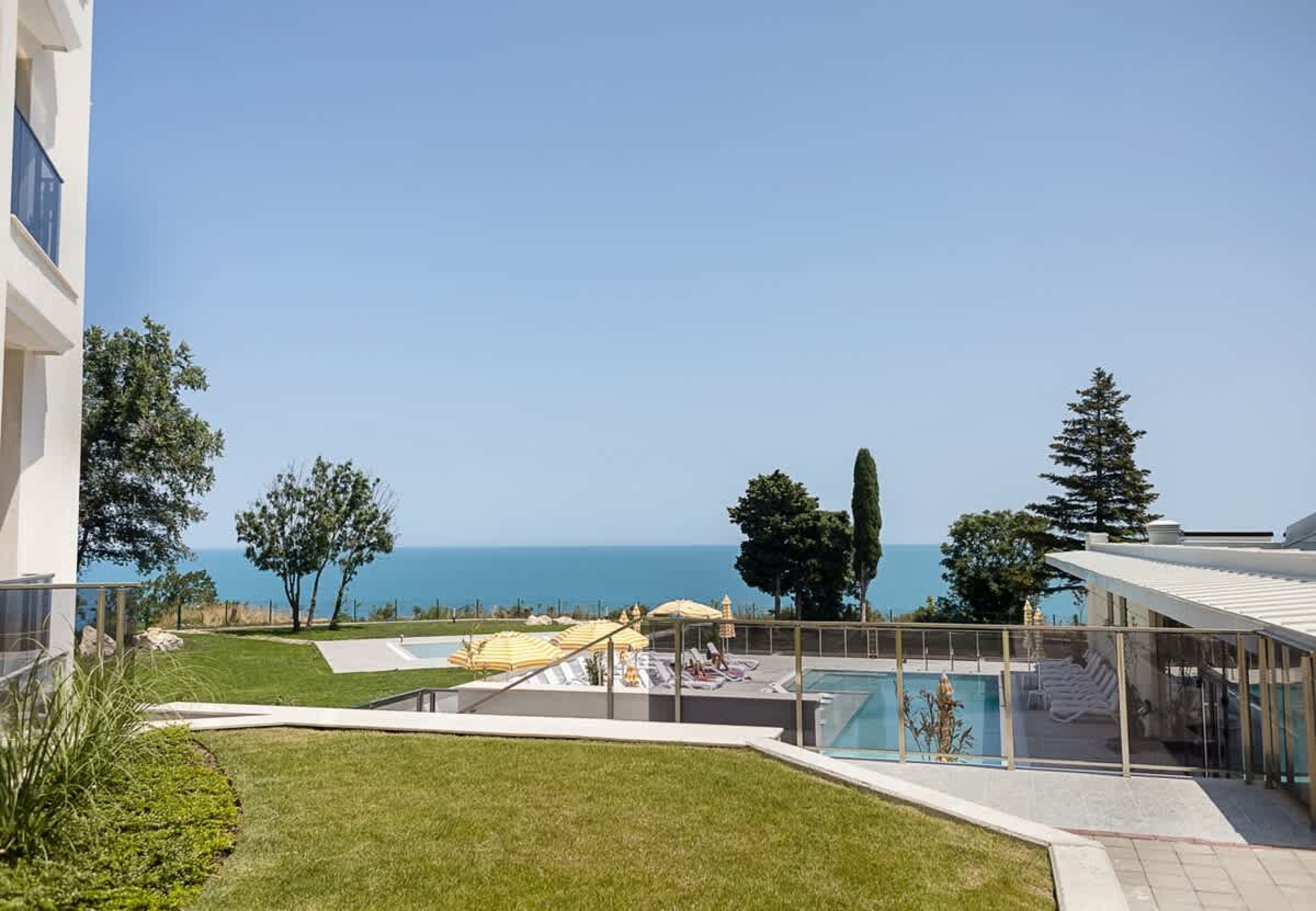 Scoutaround White Logo