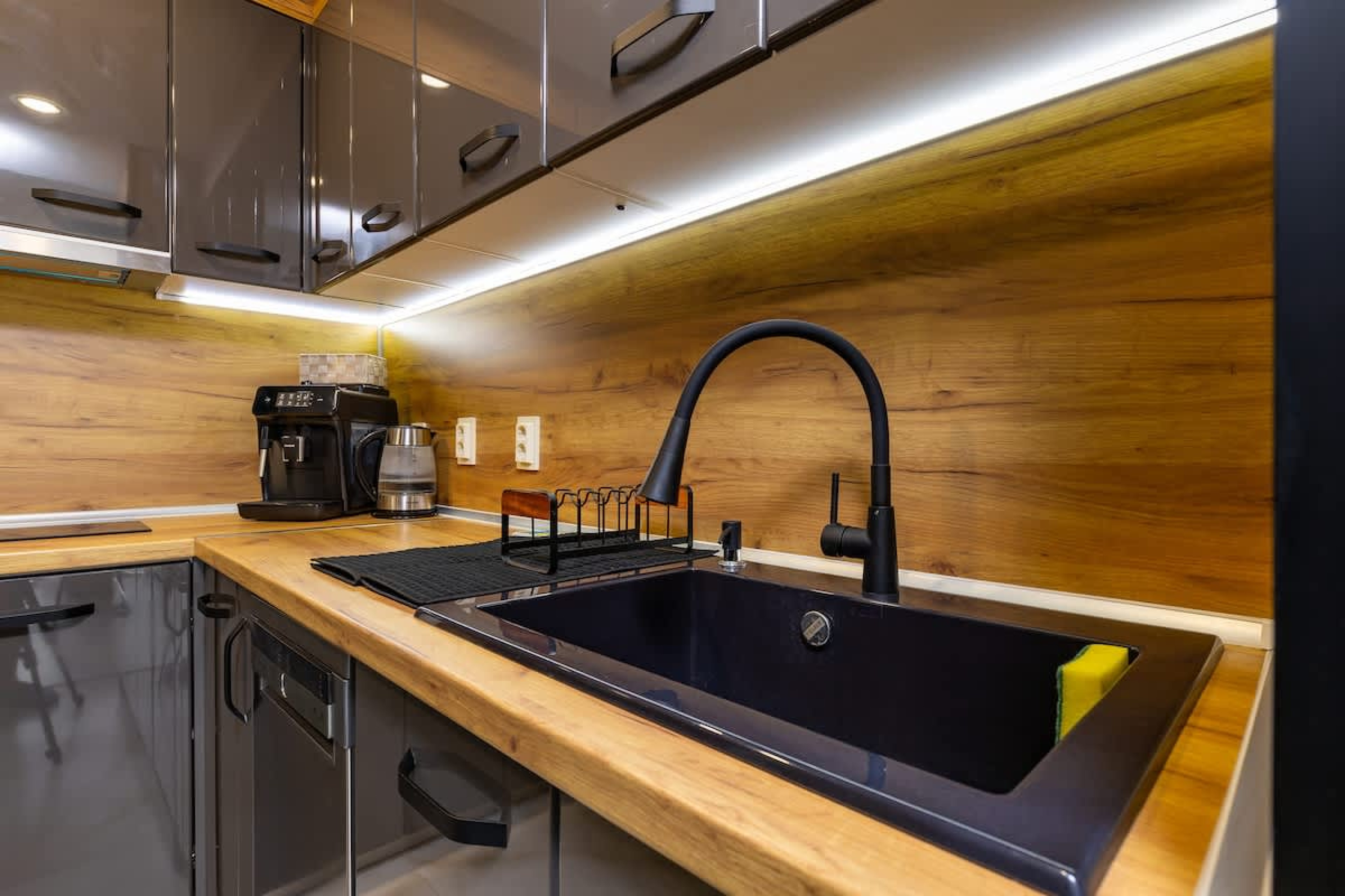 Scoutaround White Logo