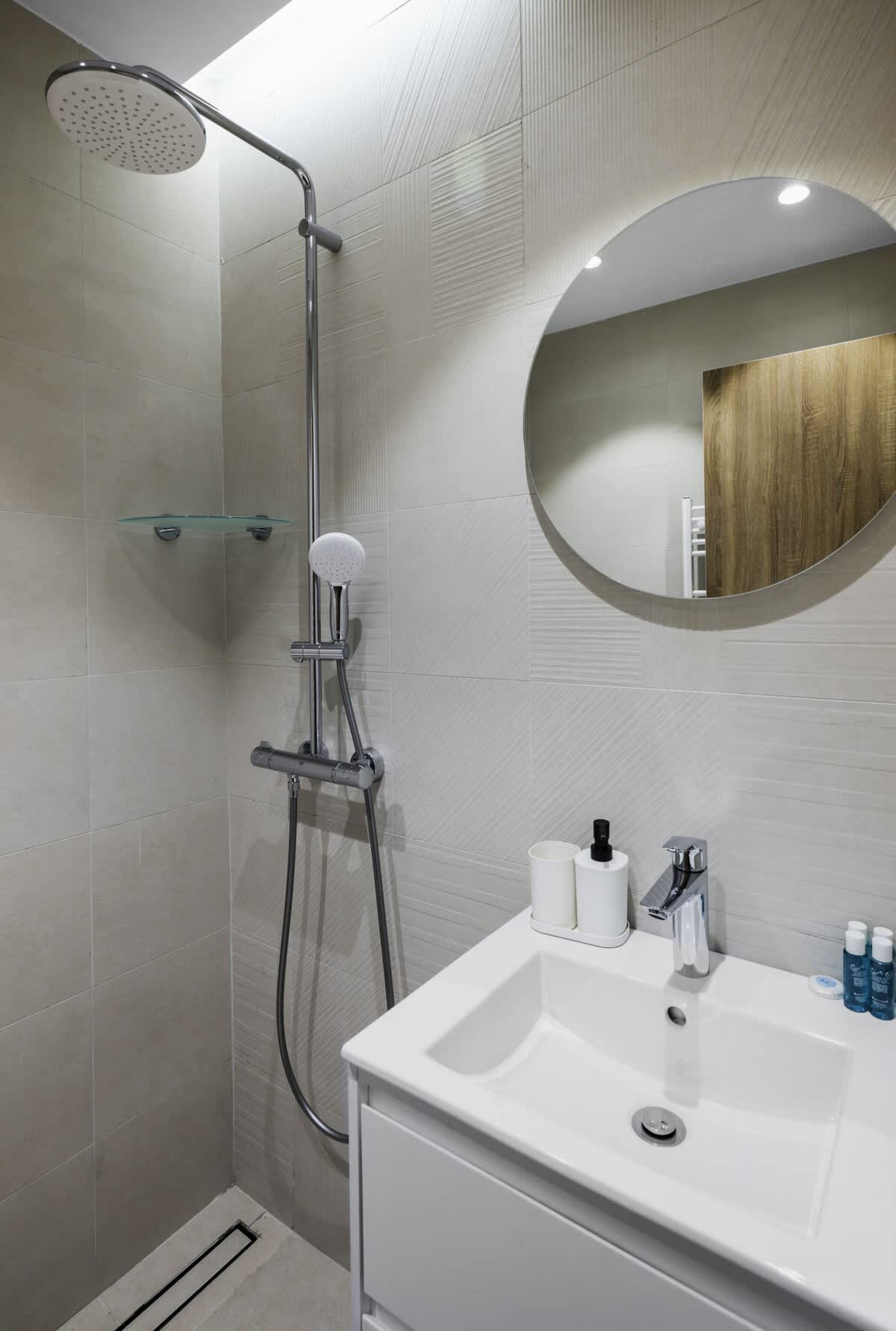 Scoutaround White Logo