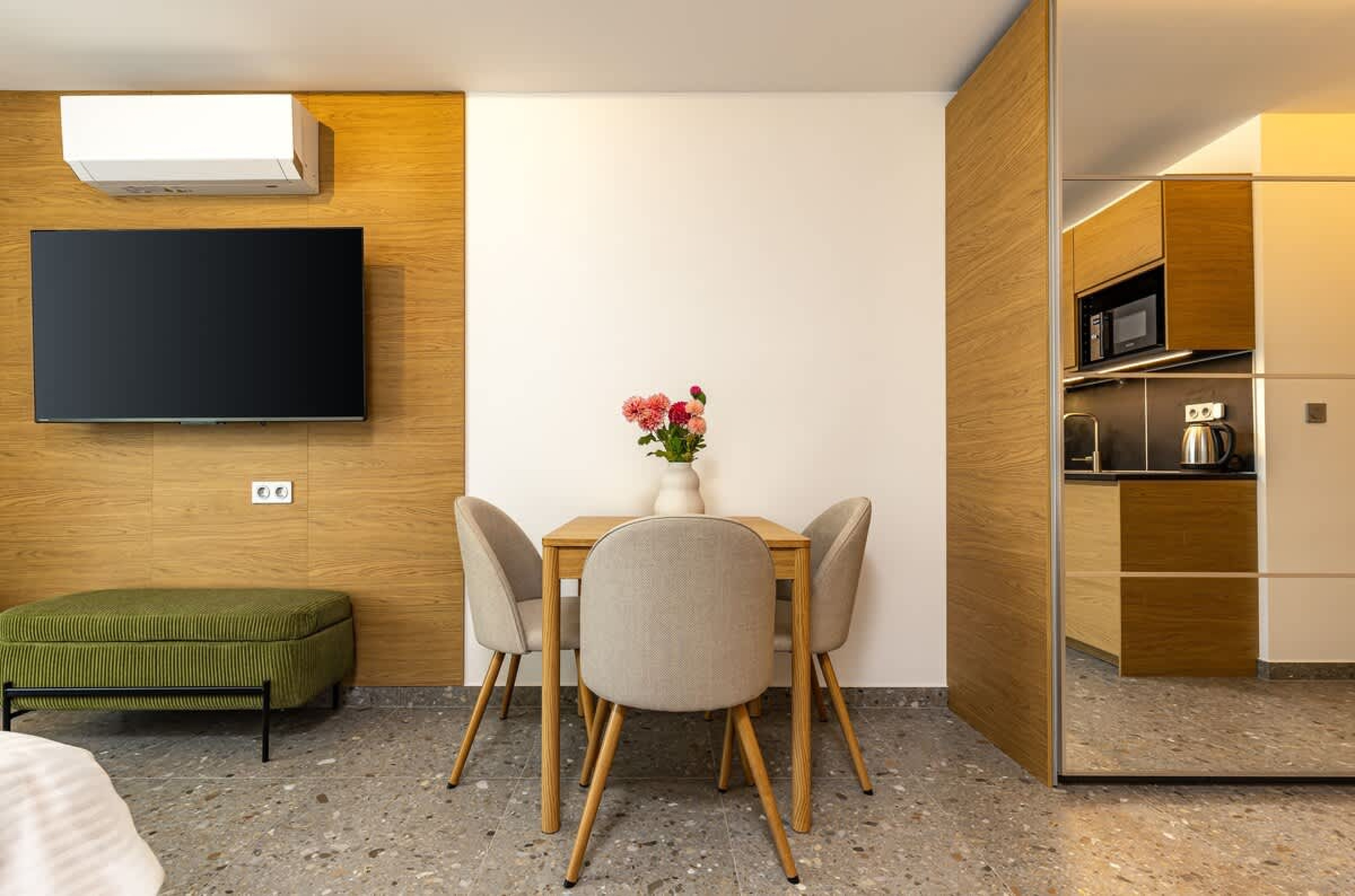 Scoutaround White Logo