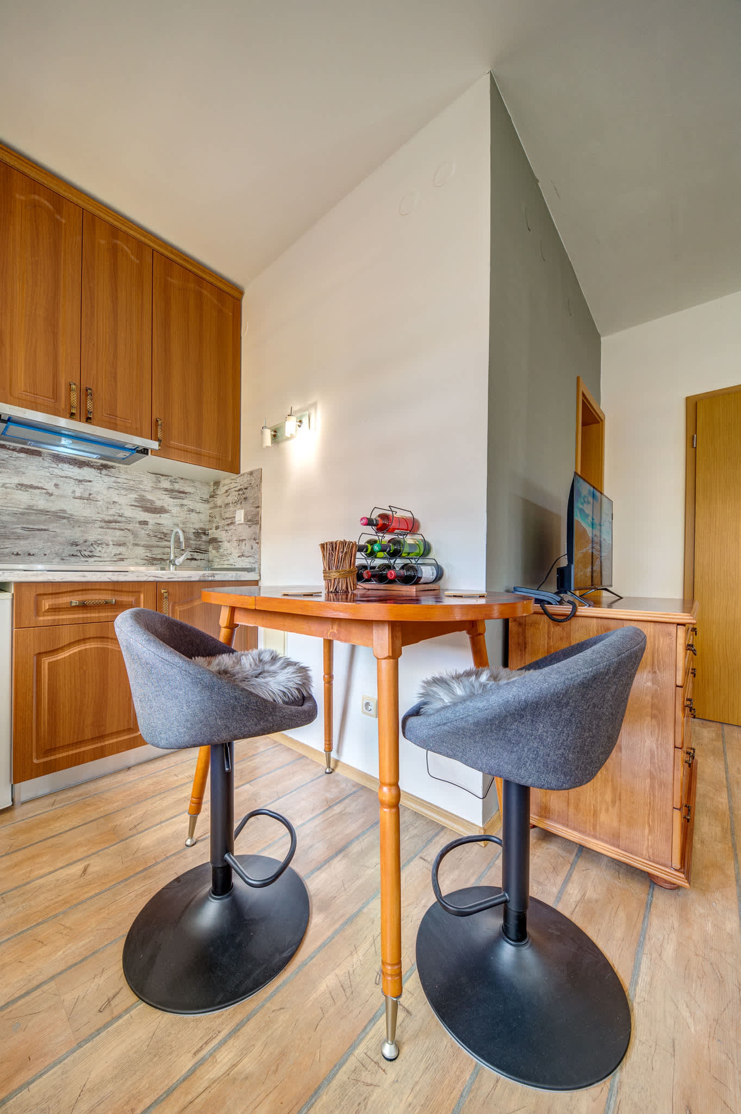 Scoutaround White Logo