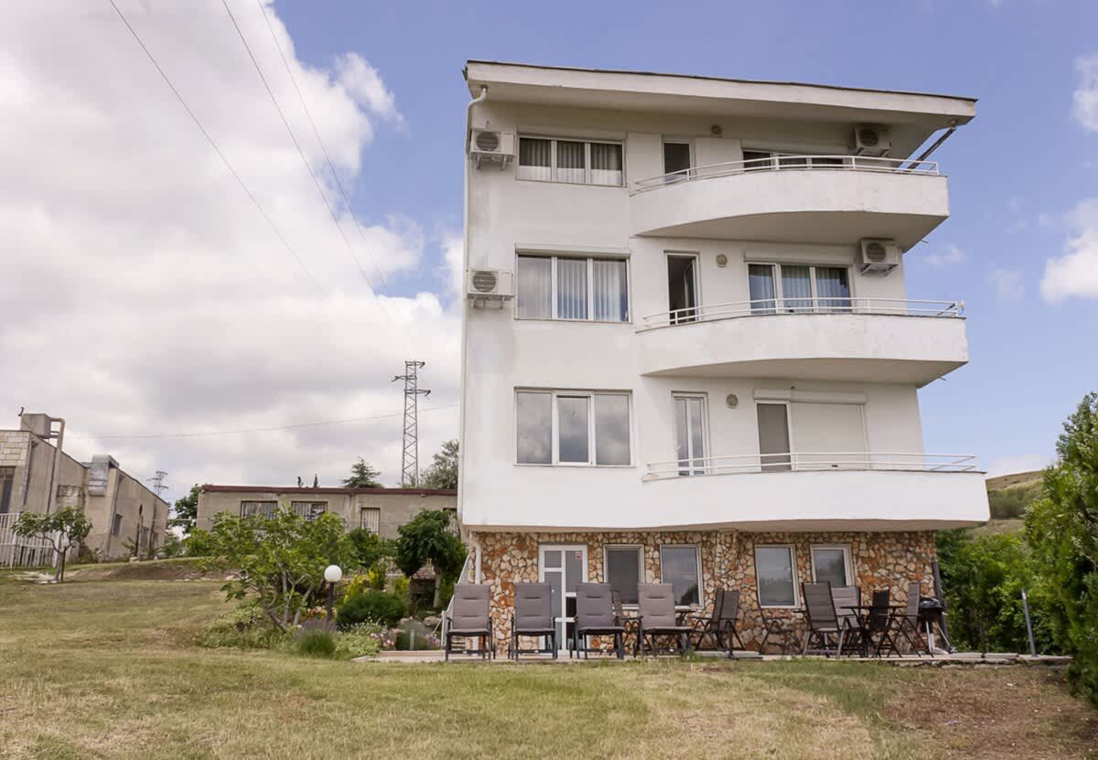 Scoutaround White Logo