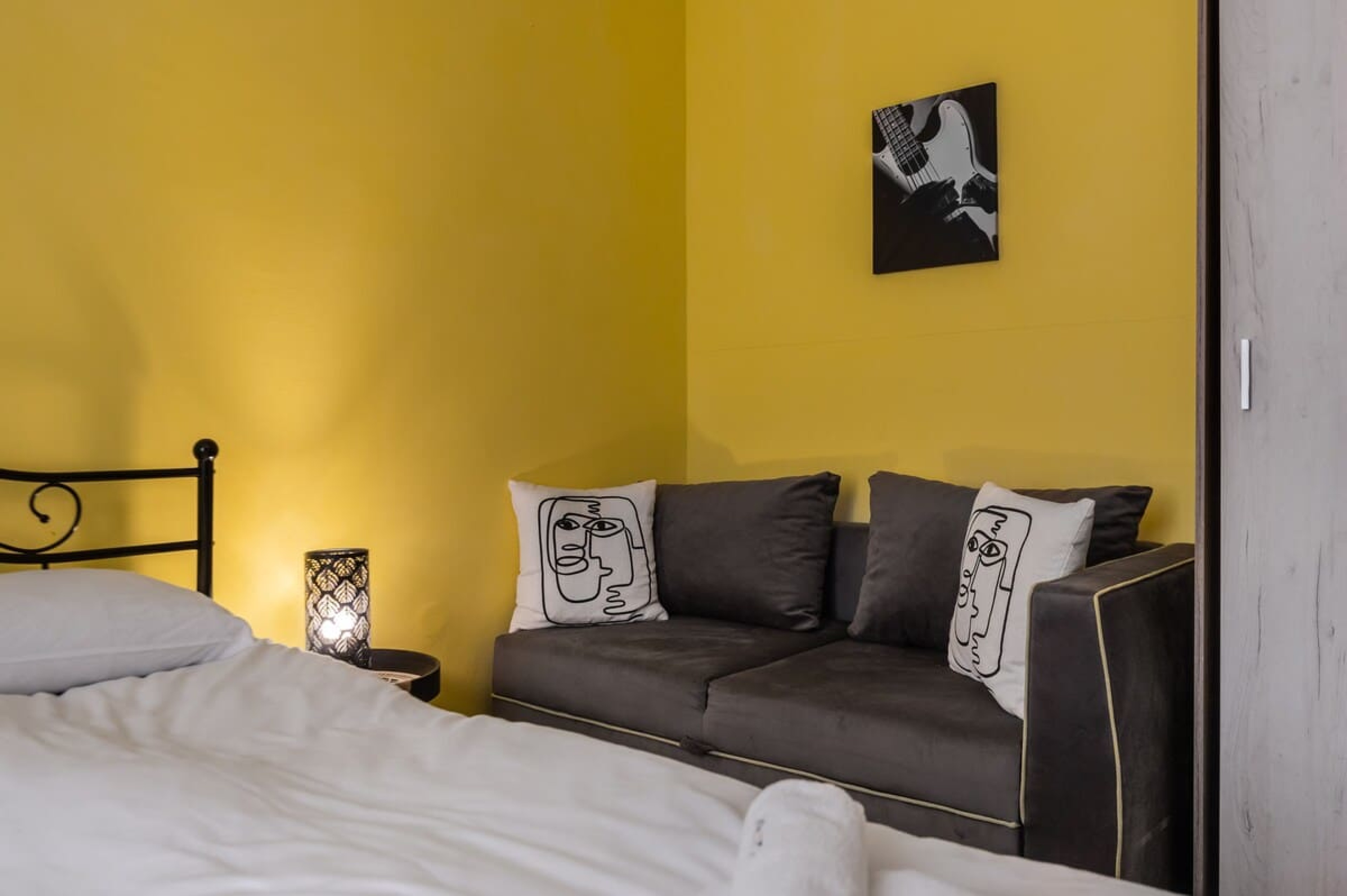 Scoutaround White Logo