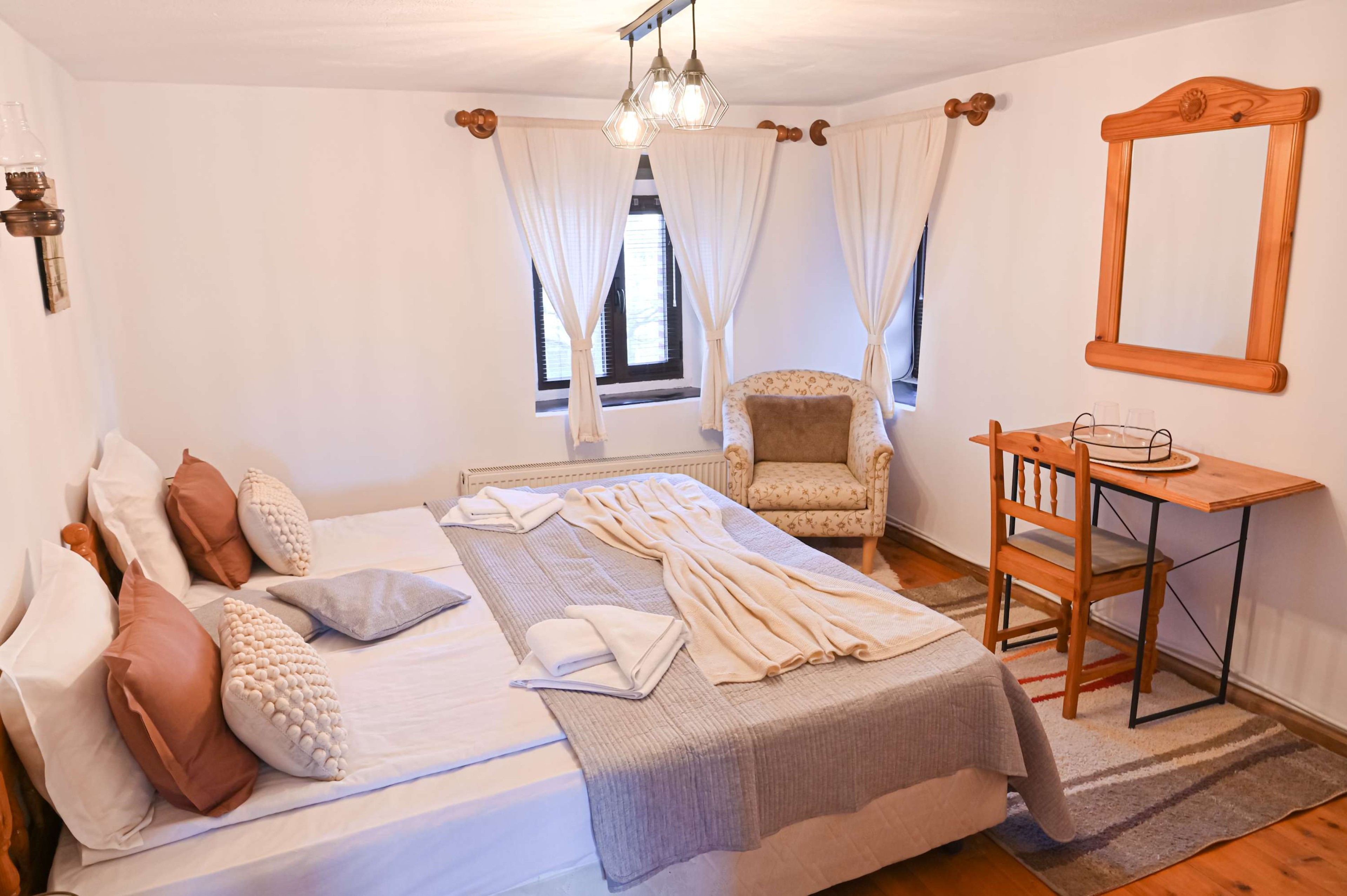 Scoutaround White Logo