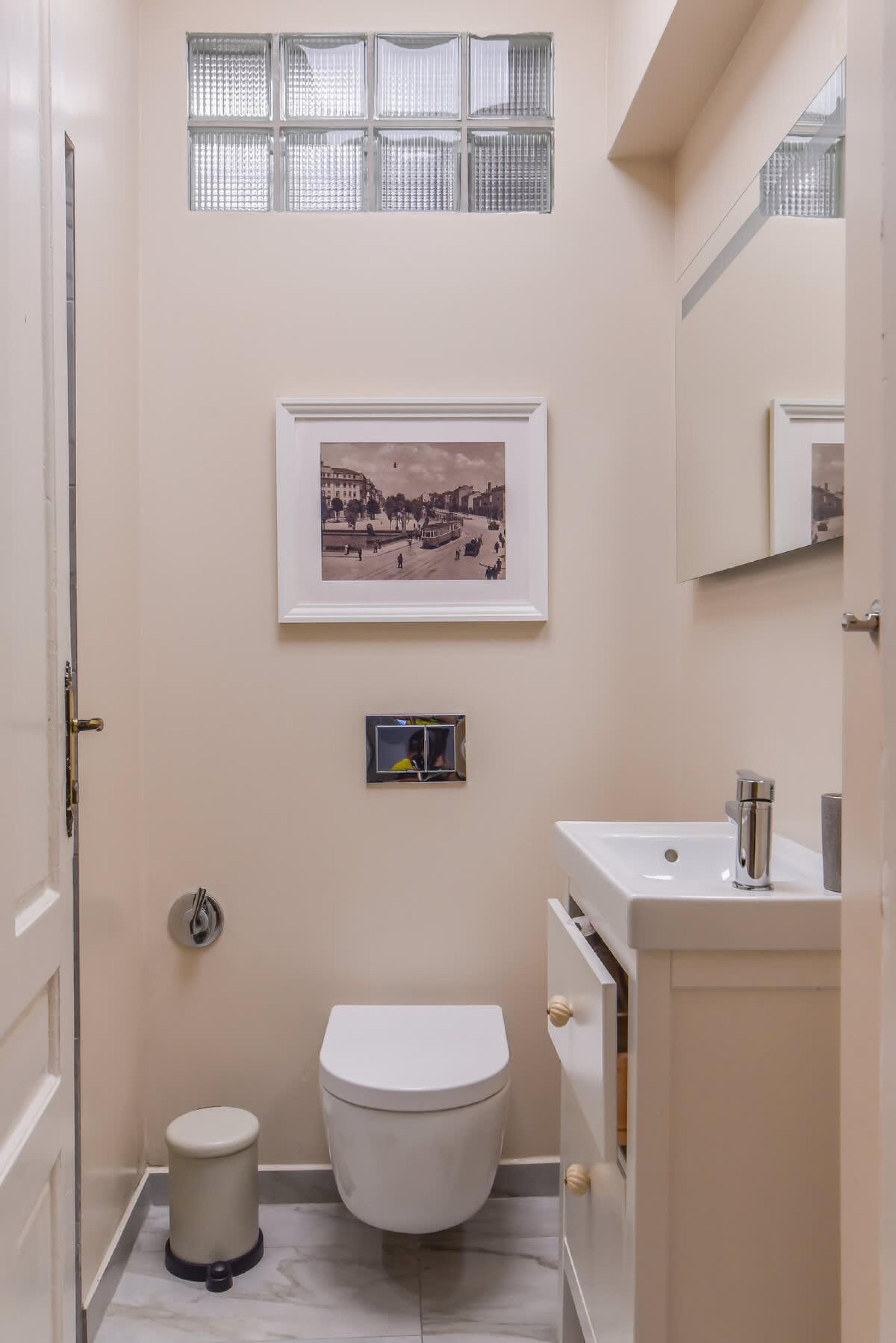 Scoutaround White Logo