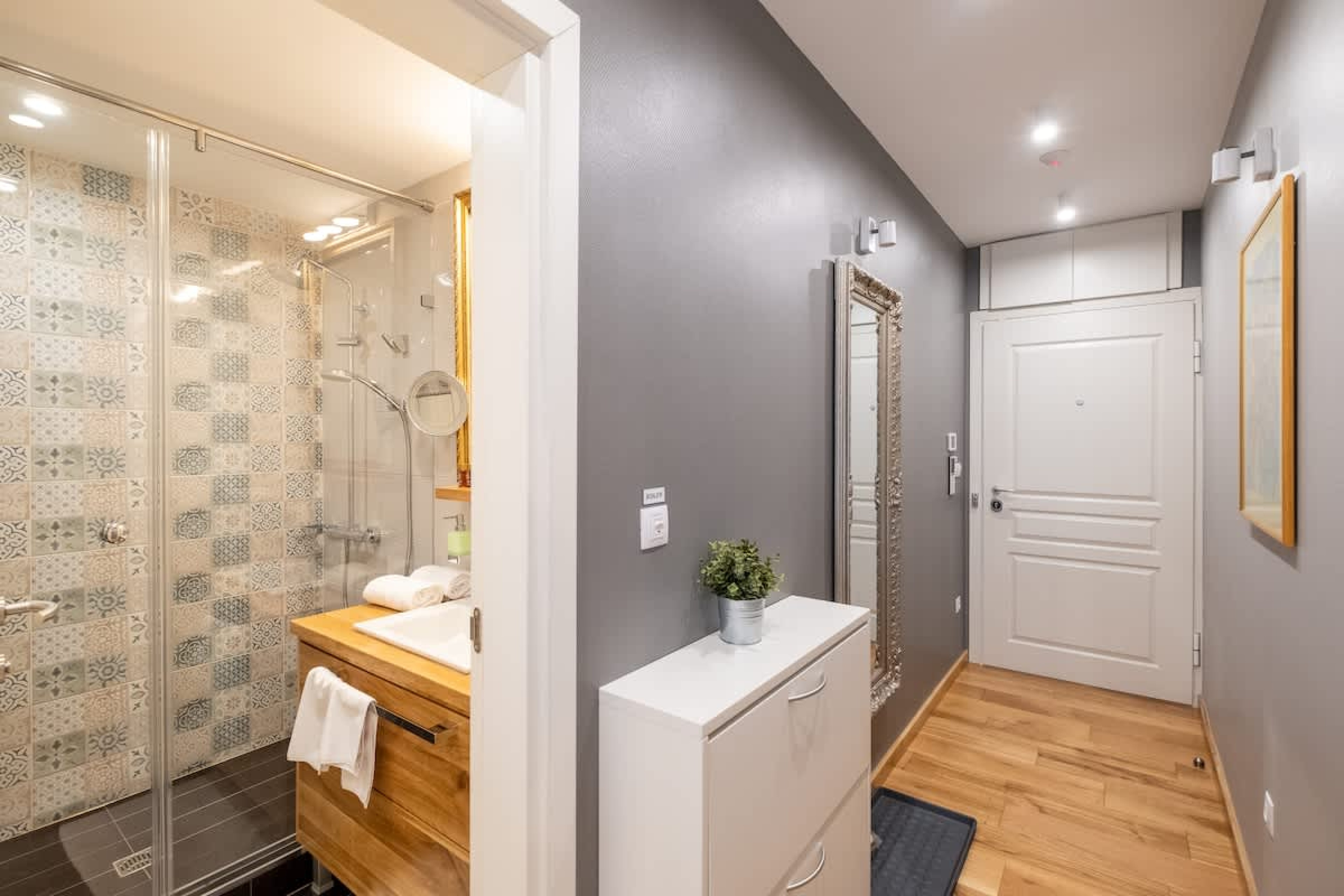 Scoutaround White Logo