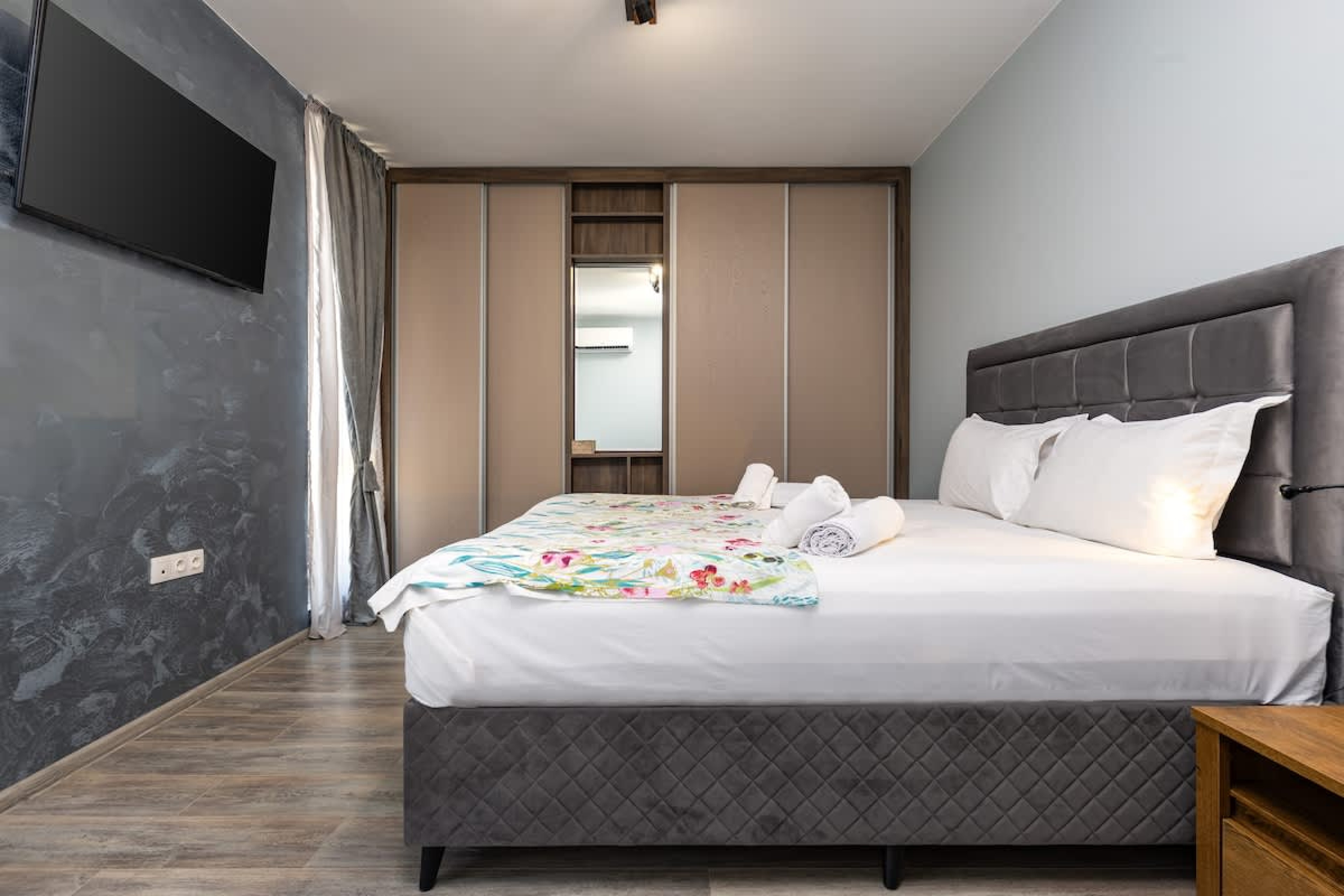 Scoutaround White Logo