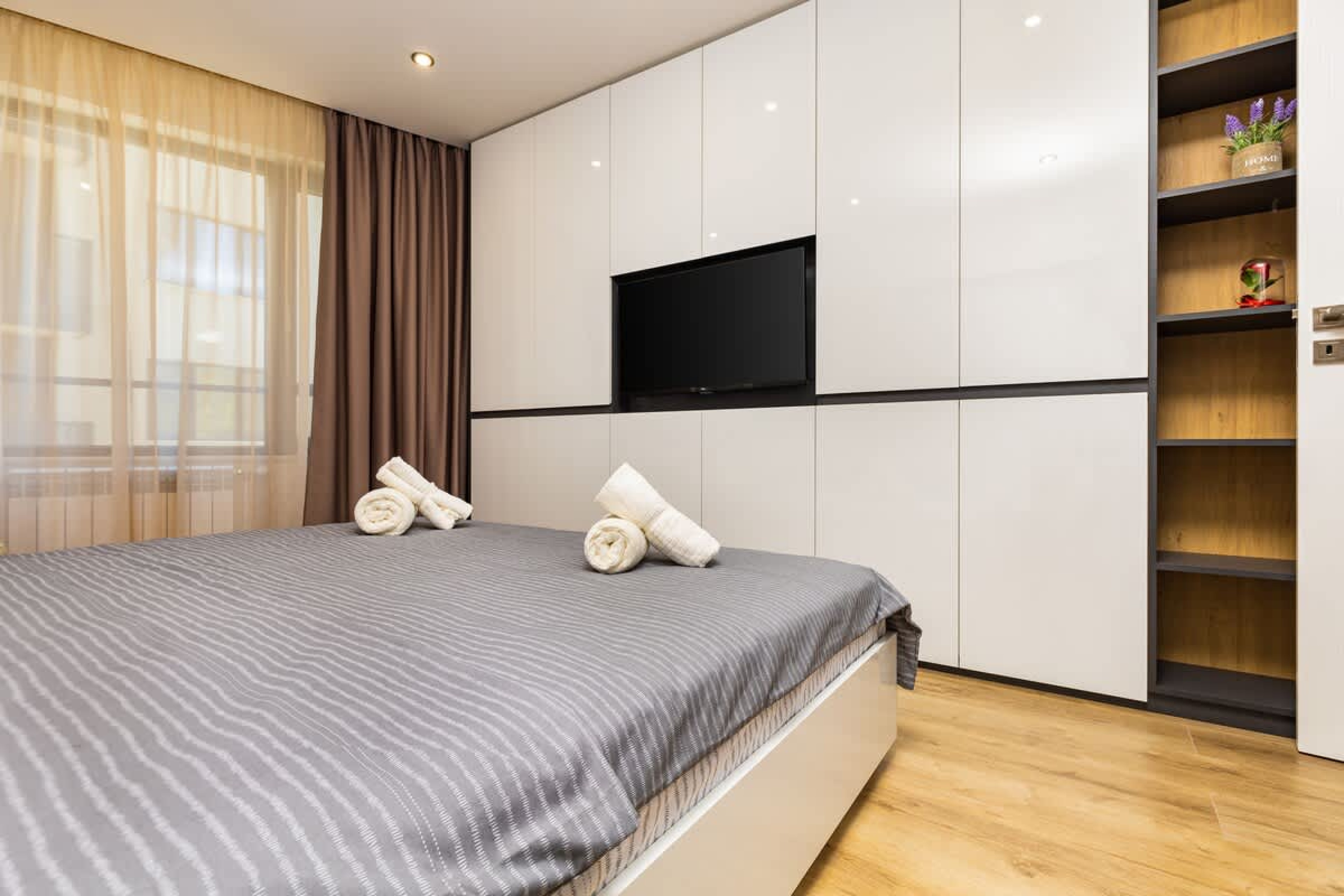 Scoutaround White Logo