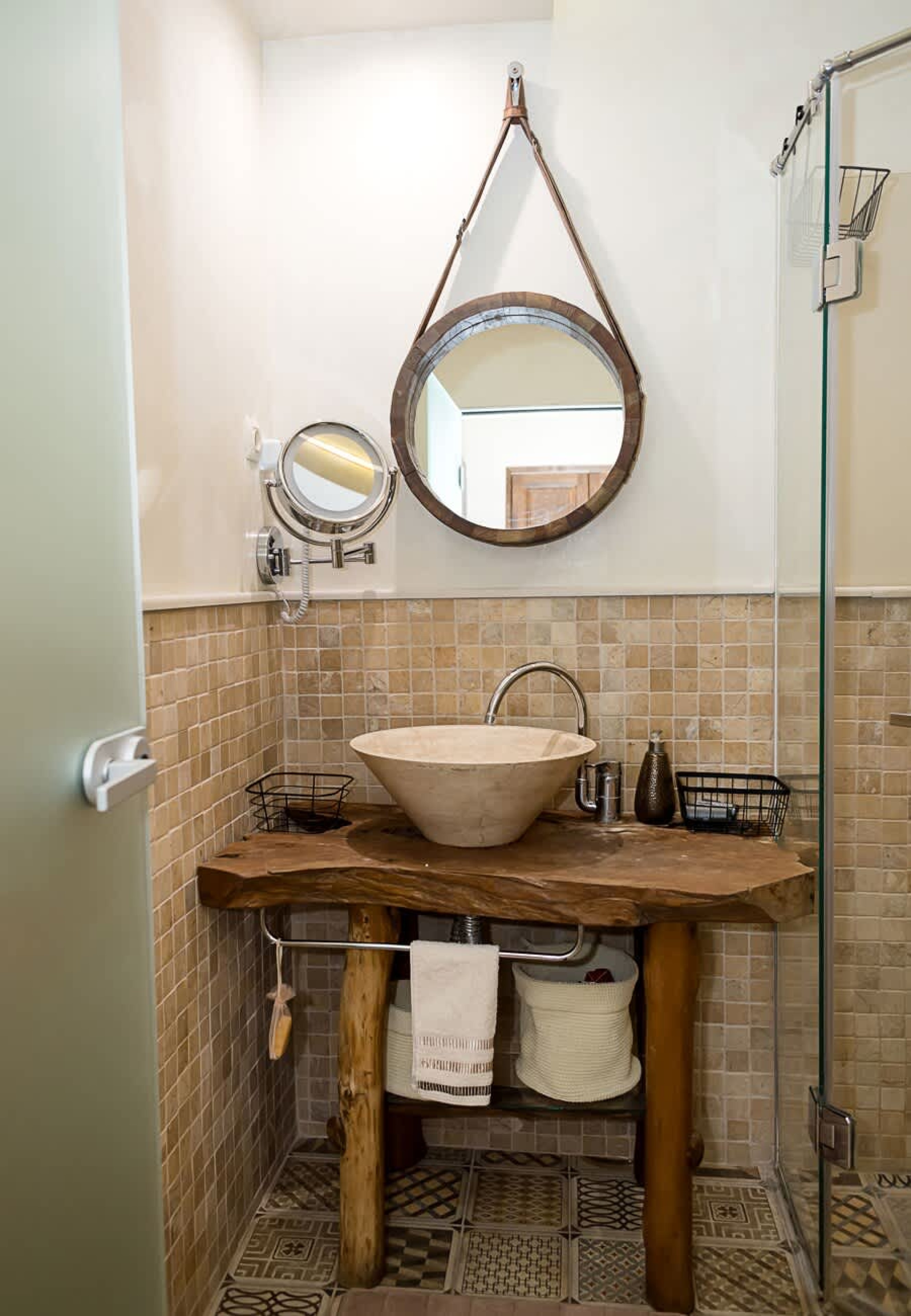 Modern Comfort &amp; Vintage Charm with Panoramic View - Photo 5