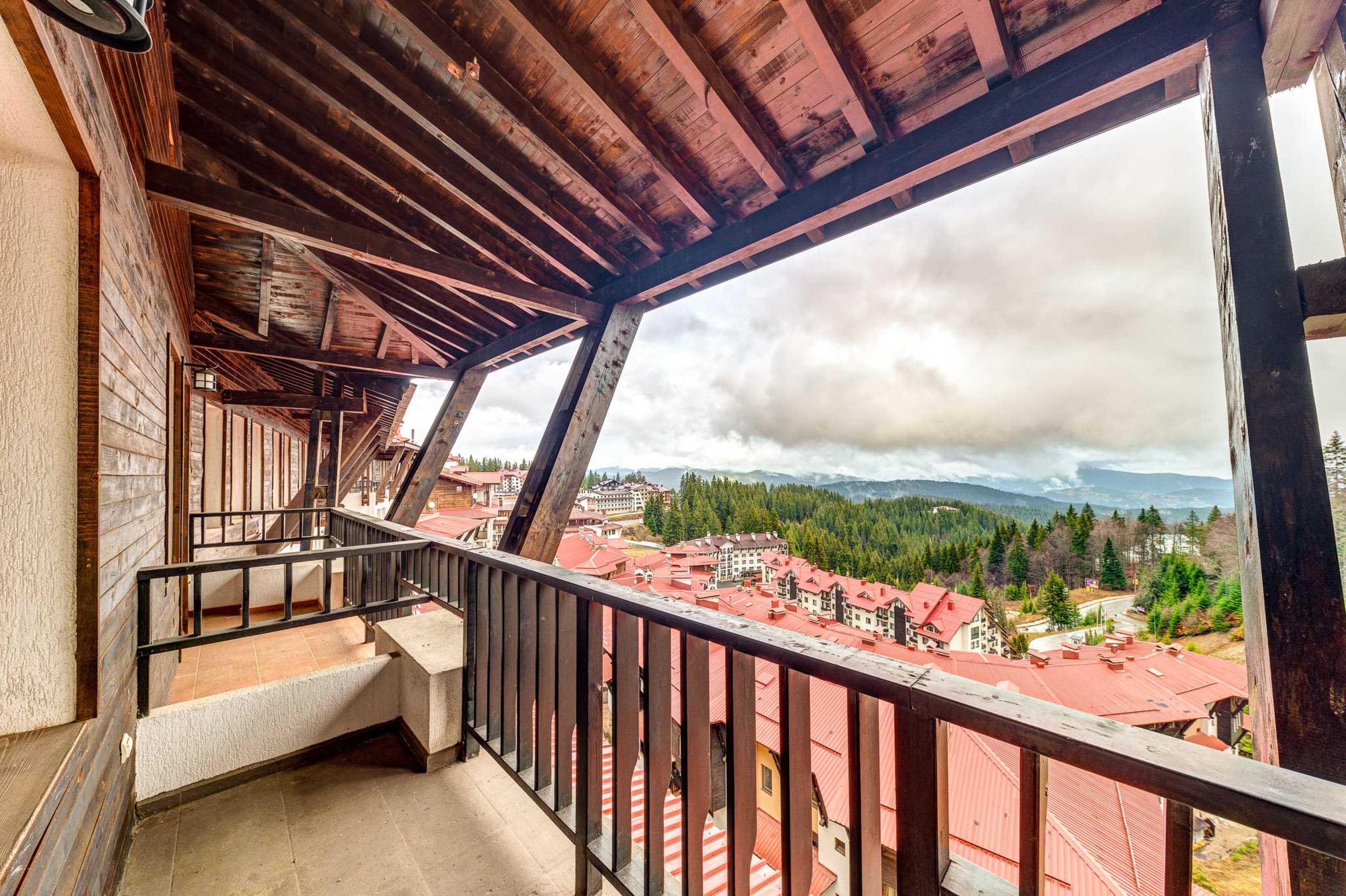 Scoutaround White Logo